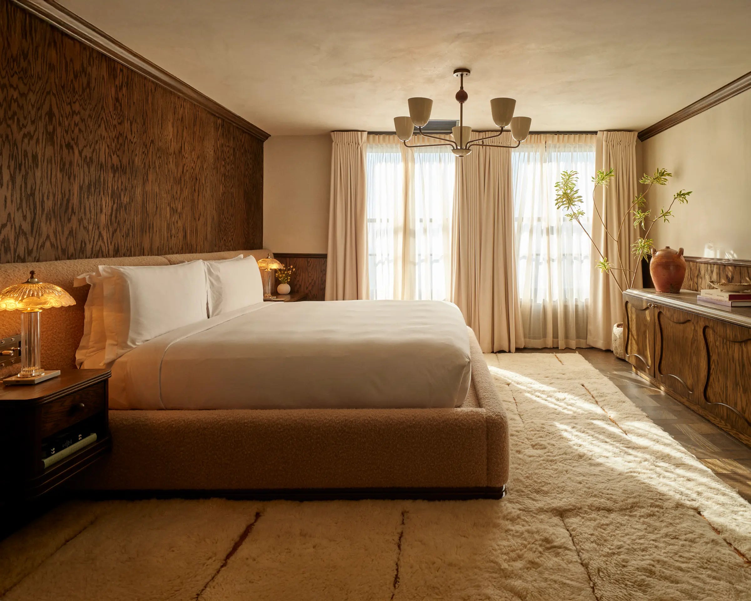 THE HOLLYWOOD ROOSEVELT