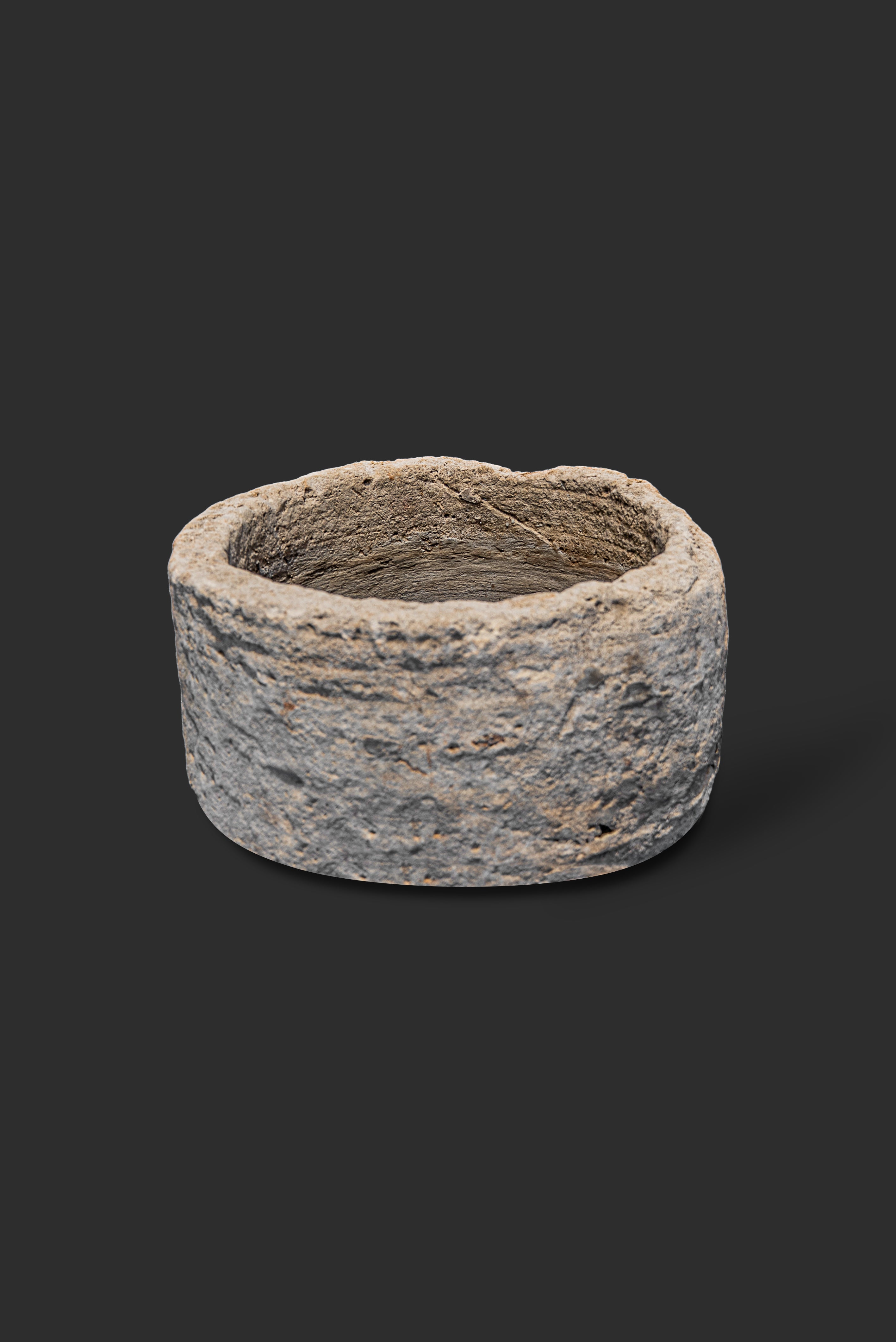 limestone-planter-1026-2