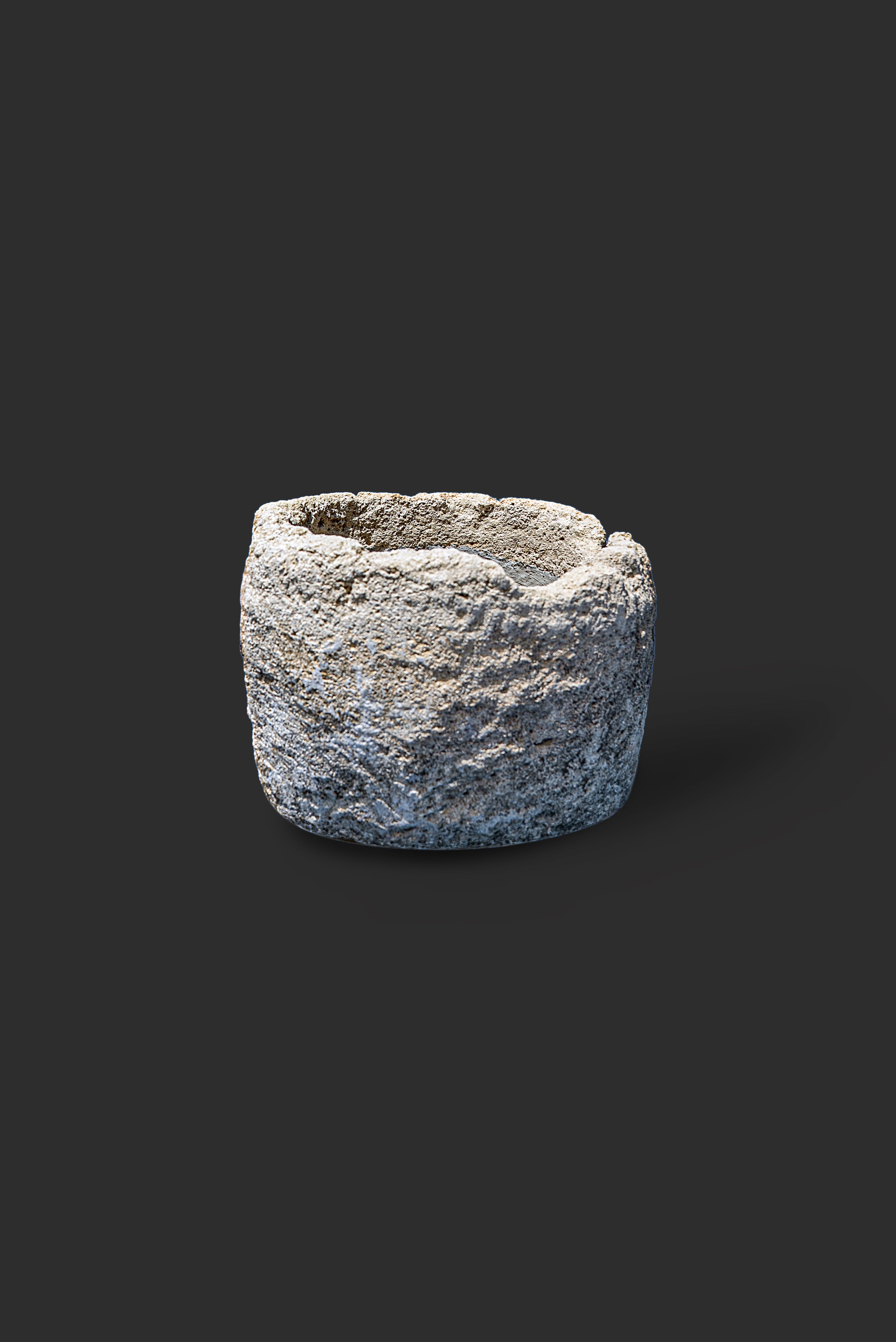 limestone-planter-1028-2