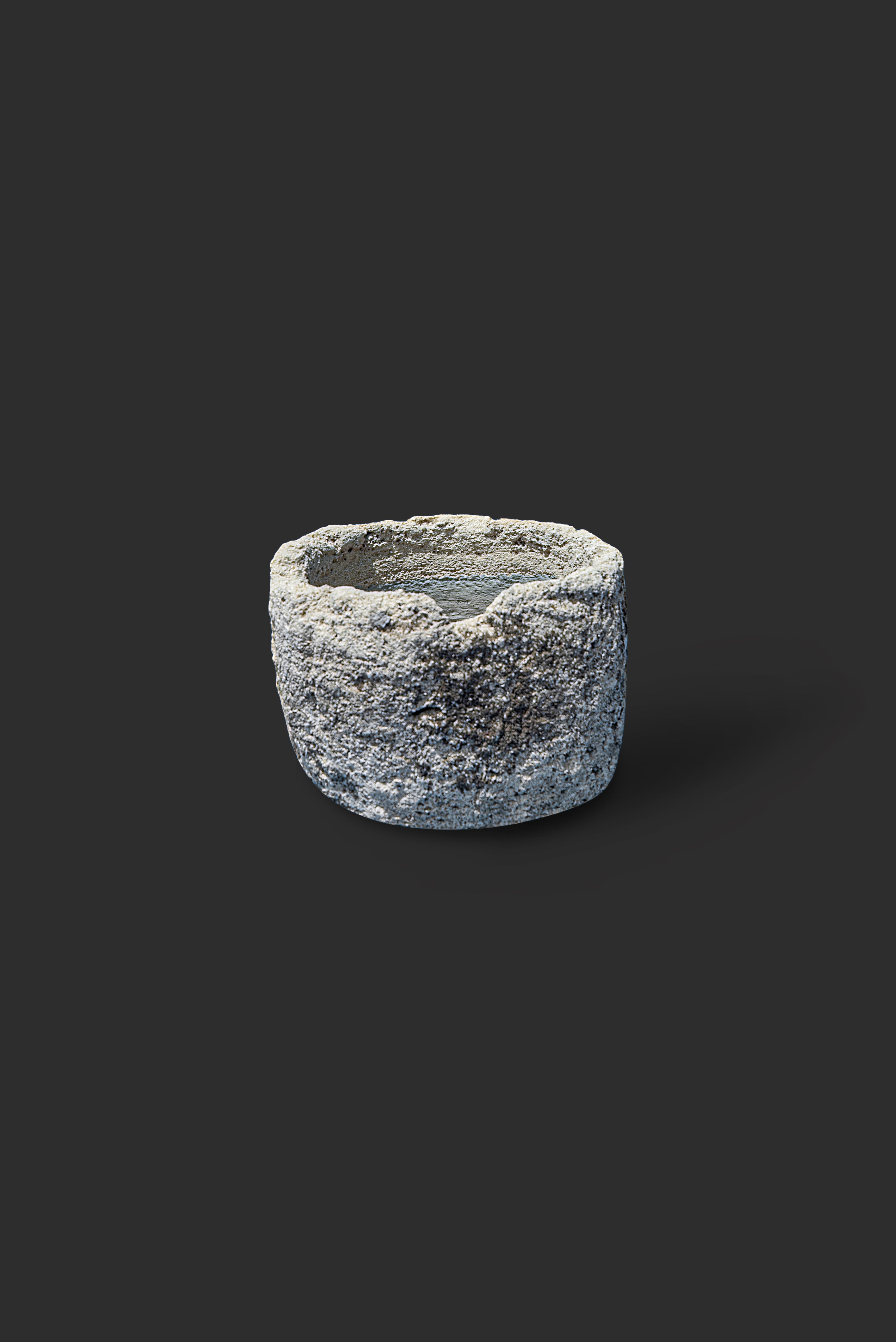 limestone-planter-1028-3
