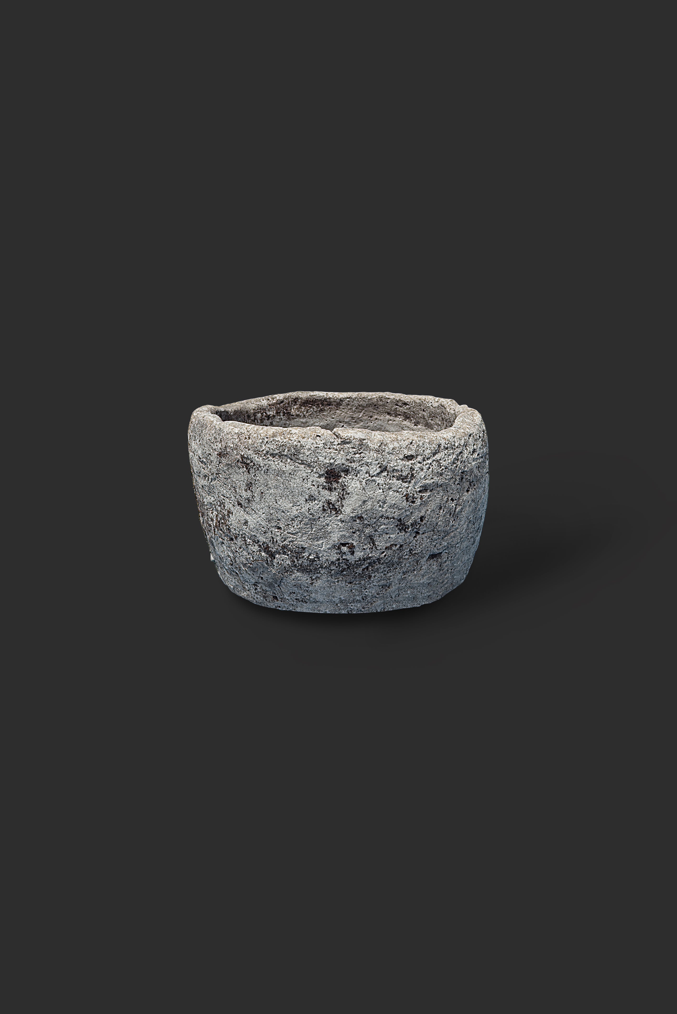 limestone-planter-1029-1
