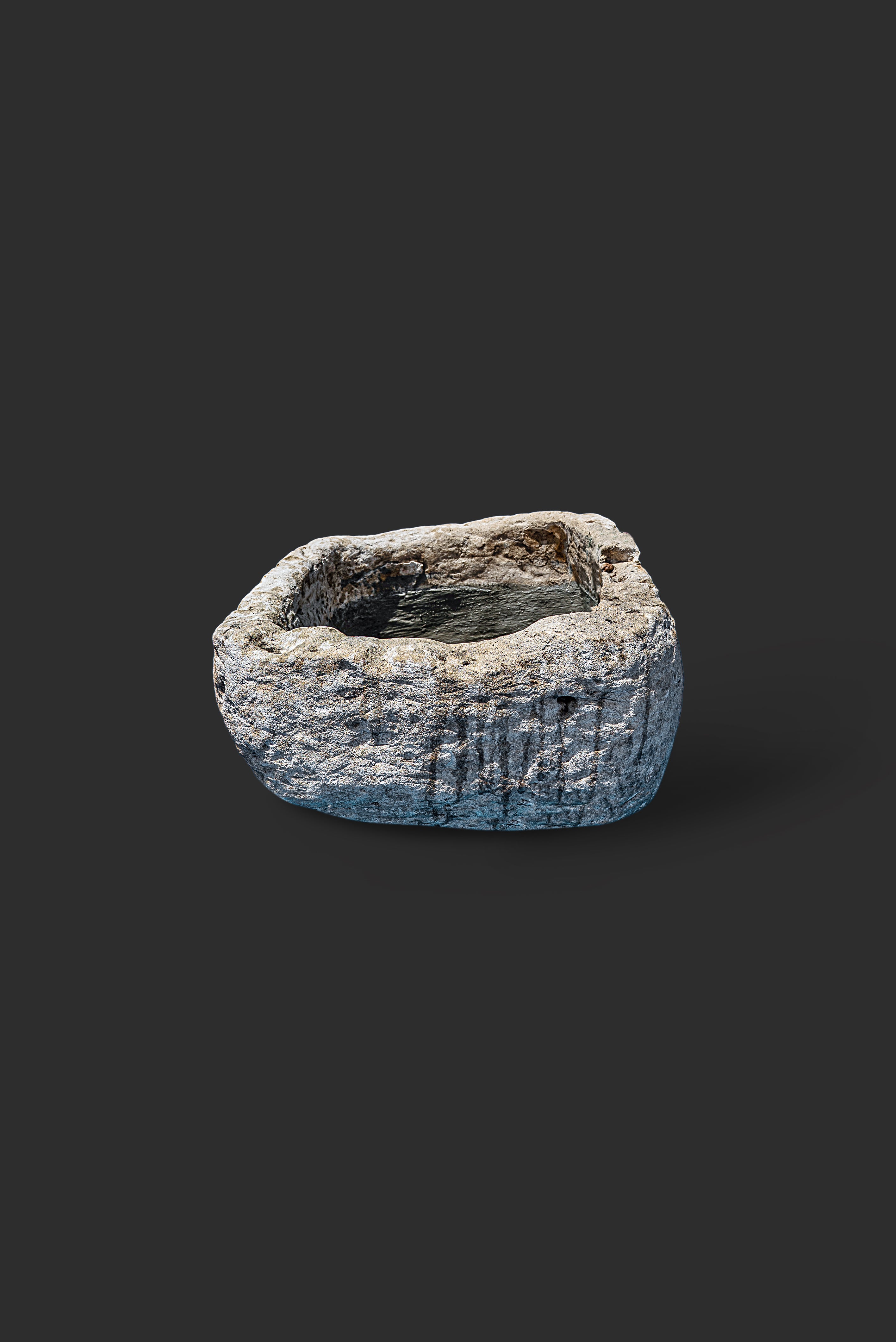 limestone-planter-1031-1