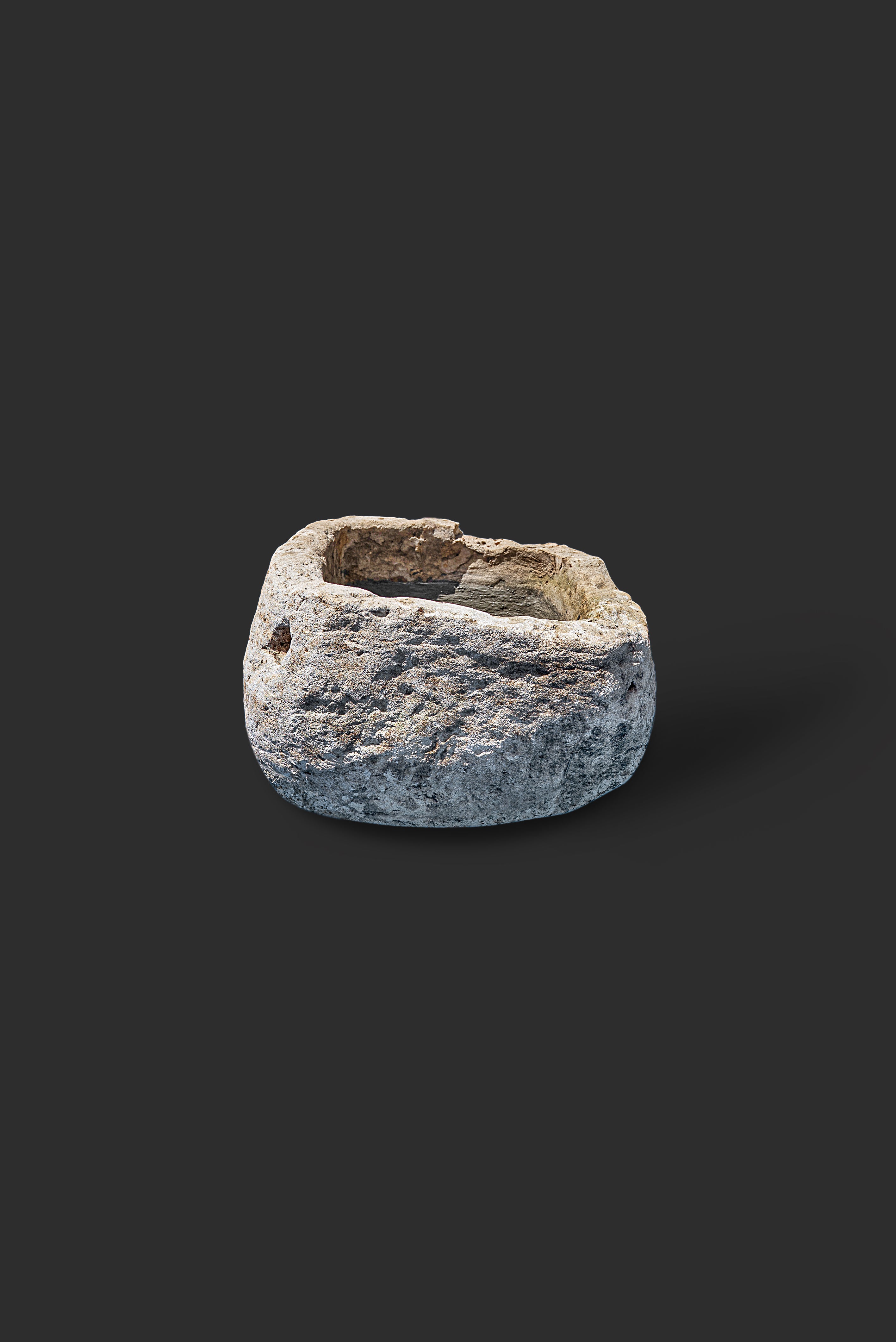 limestone-planter-1031-2