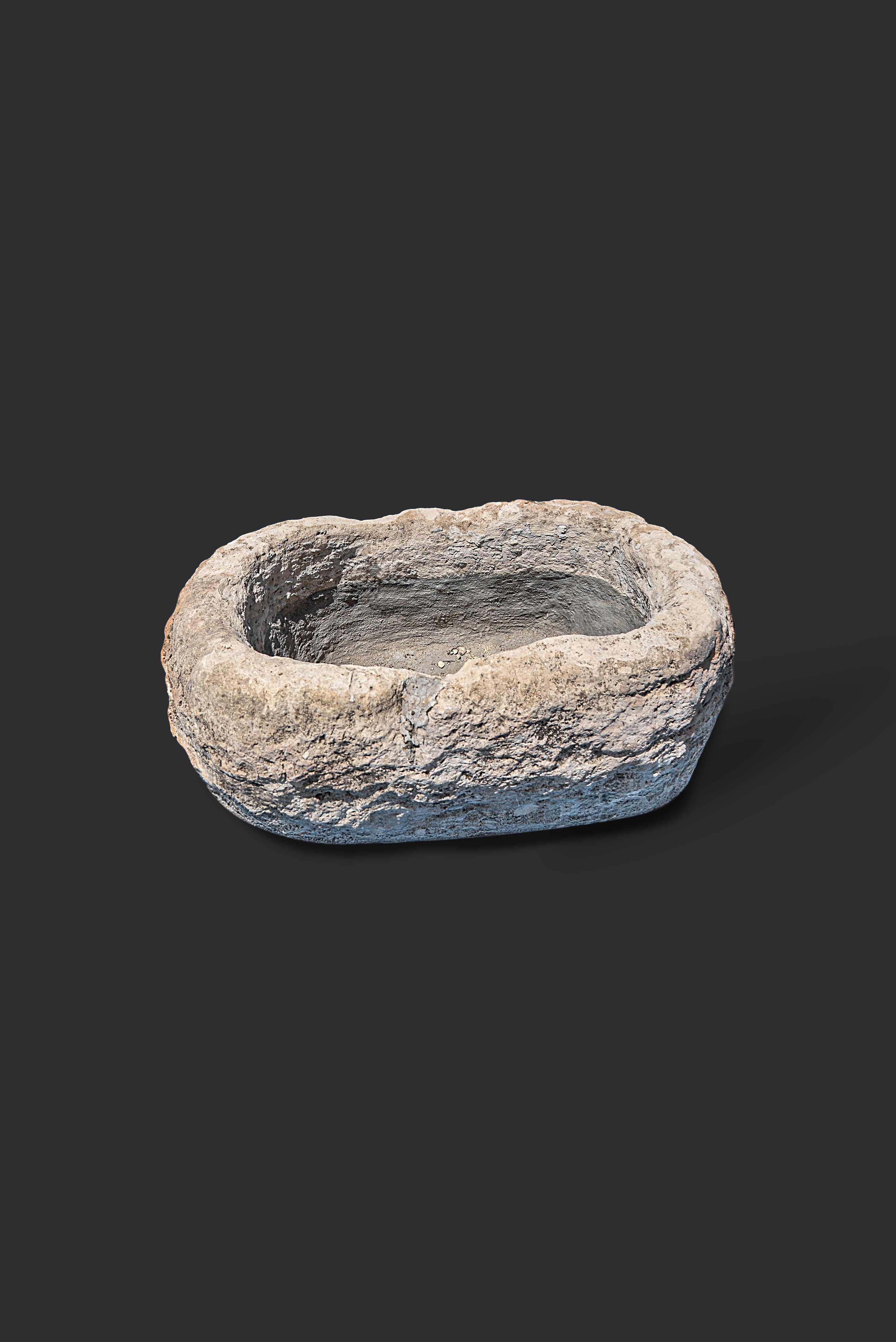 limestone-planter-1032-4