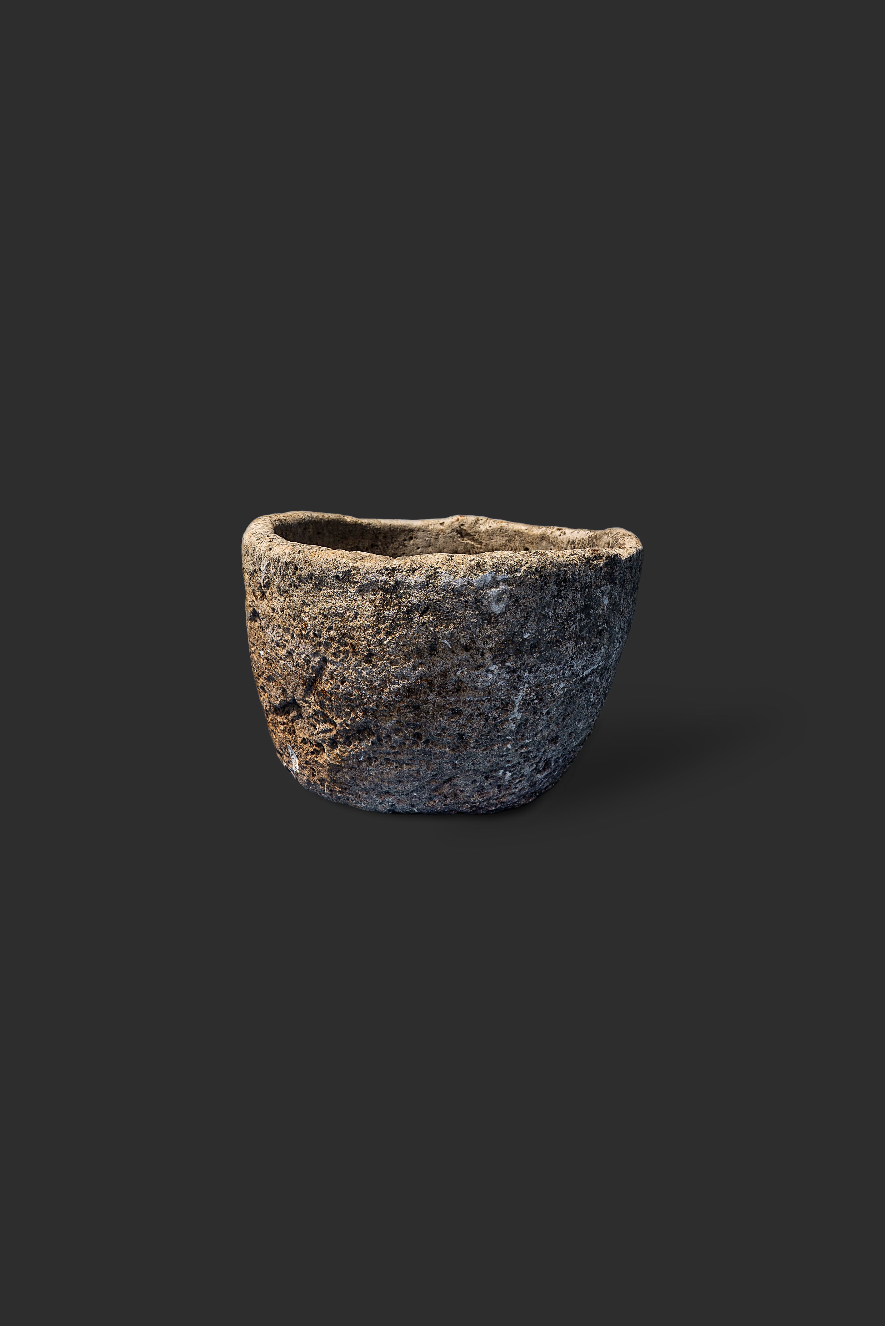 limestone-planter-1042-3