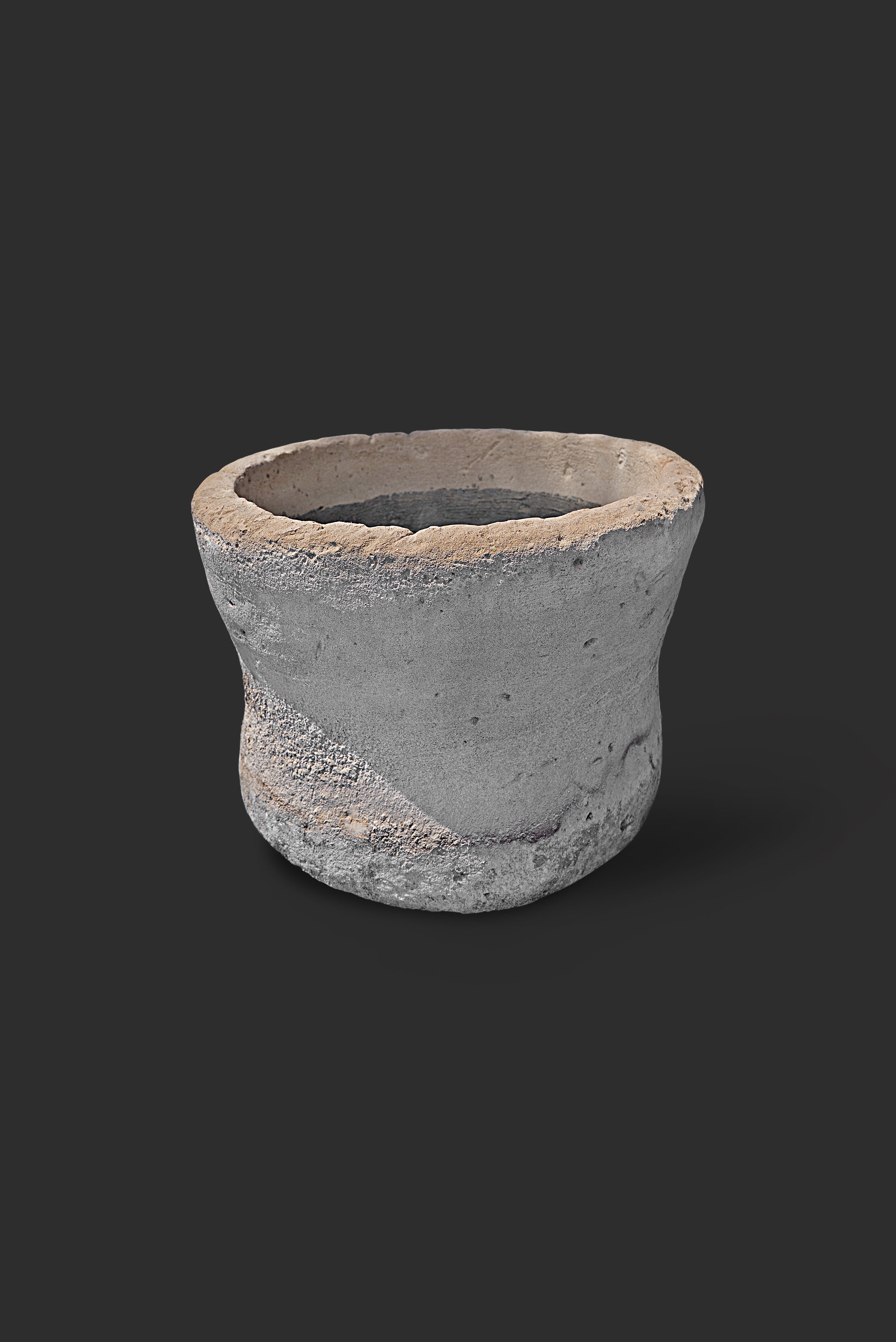 limestone-planter-1043-3