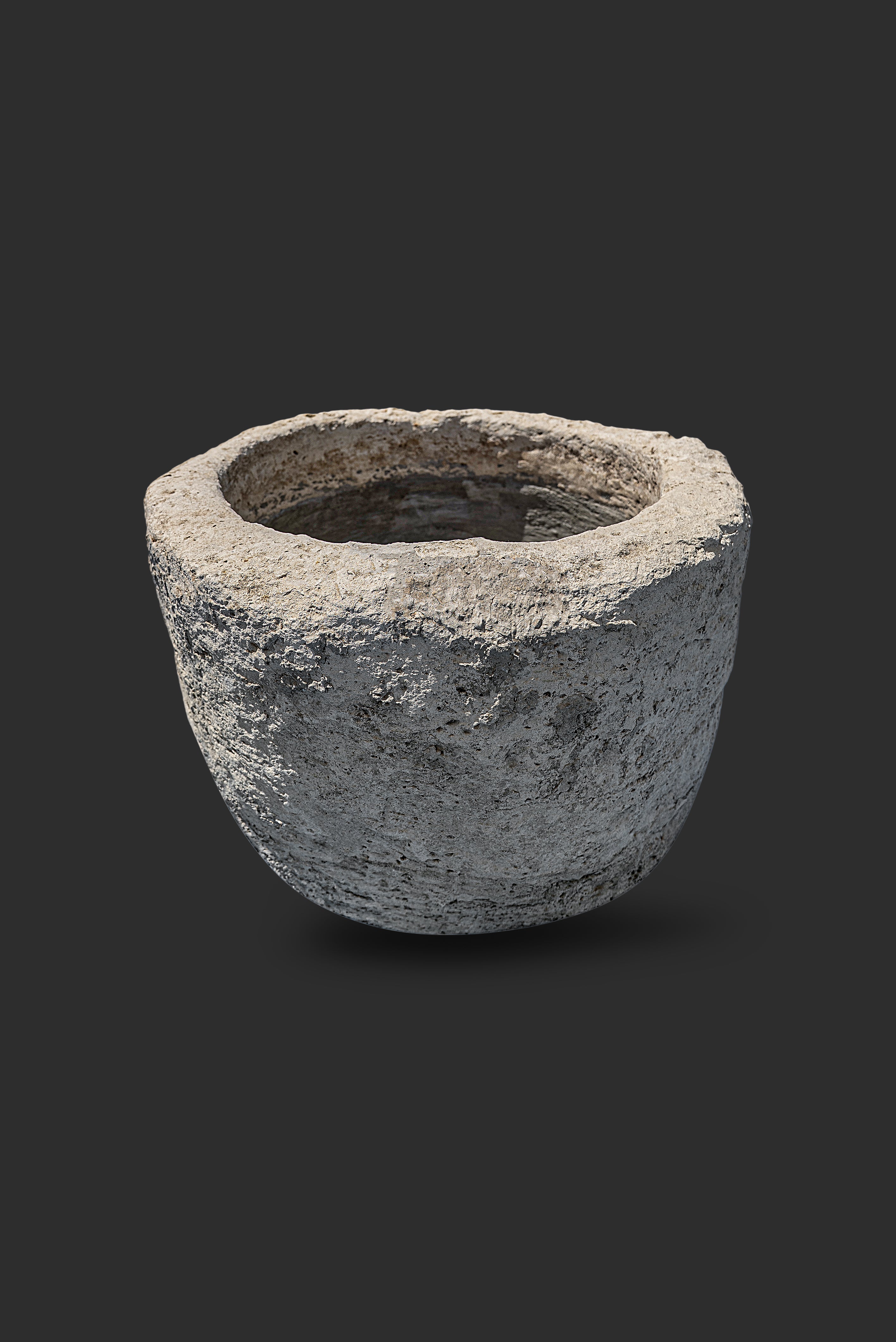 limestone-planter-1047-3