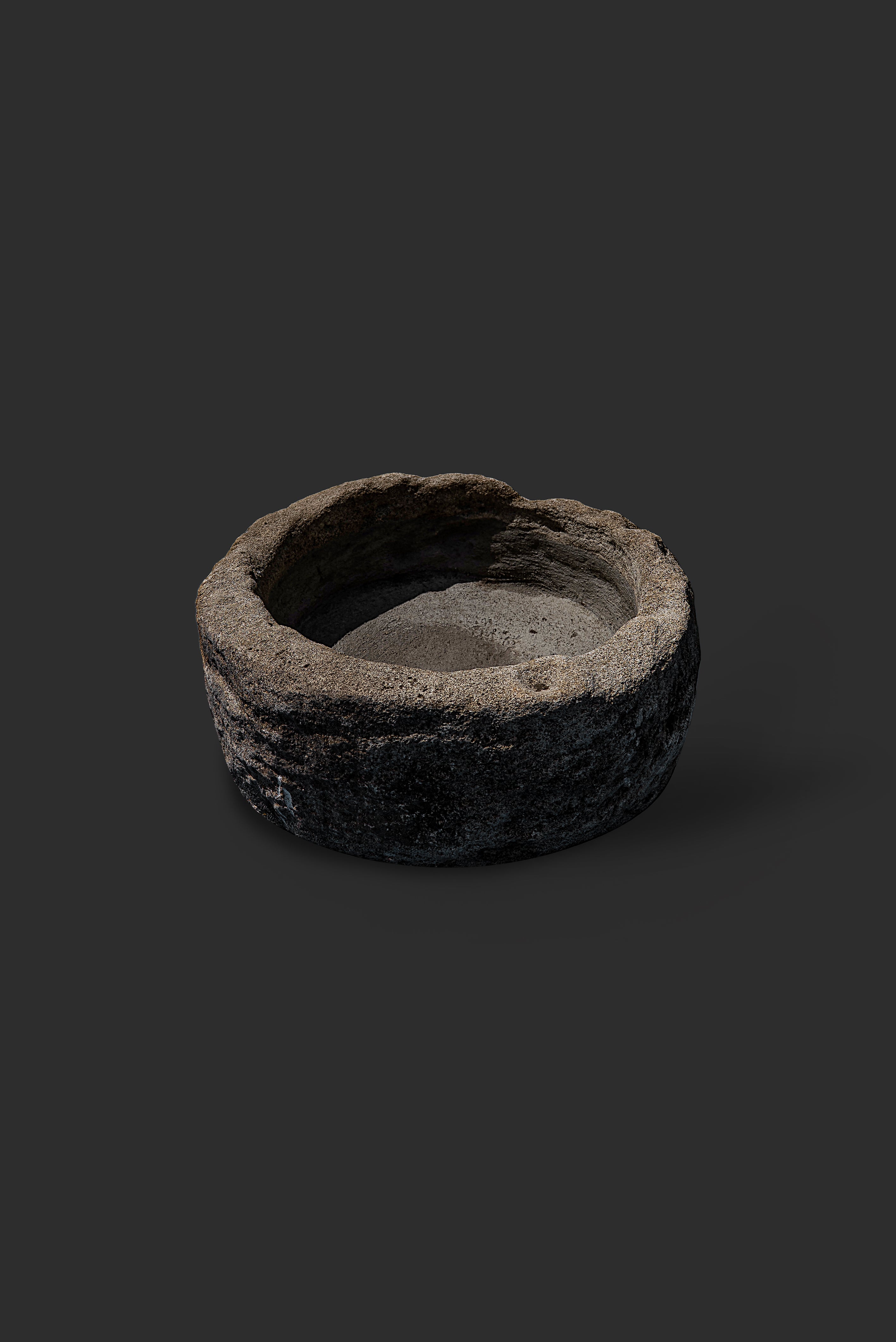 limestone-planter-1051-1