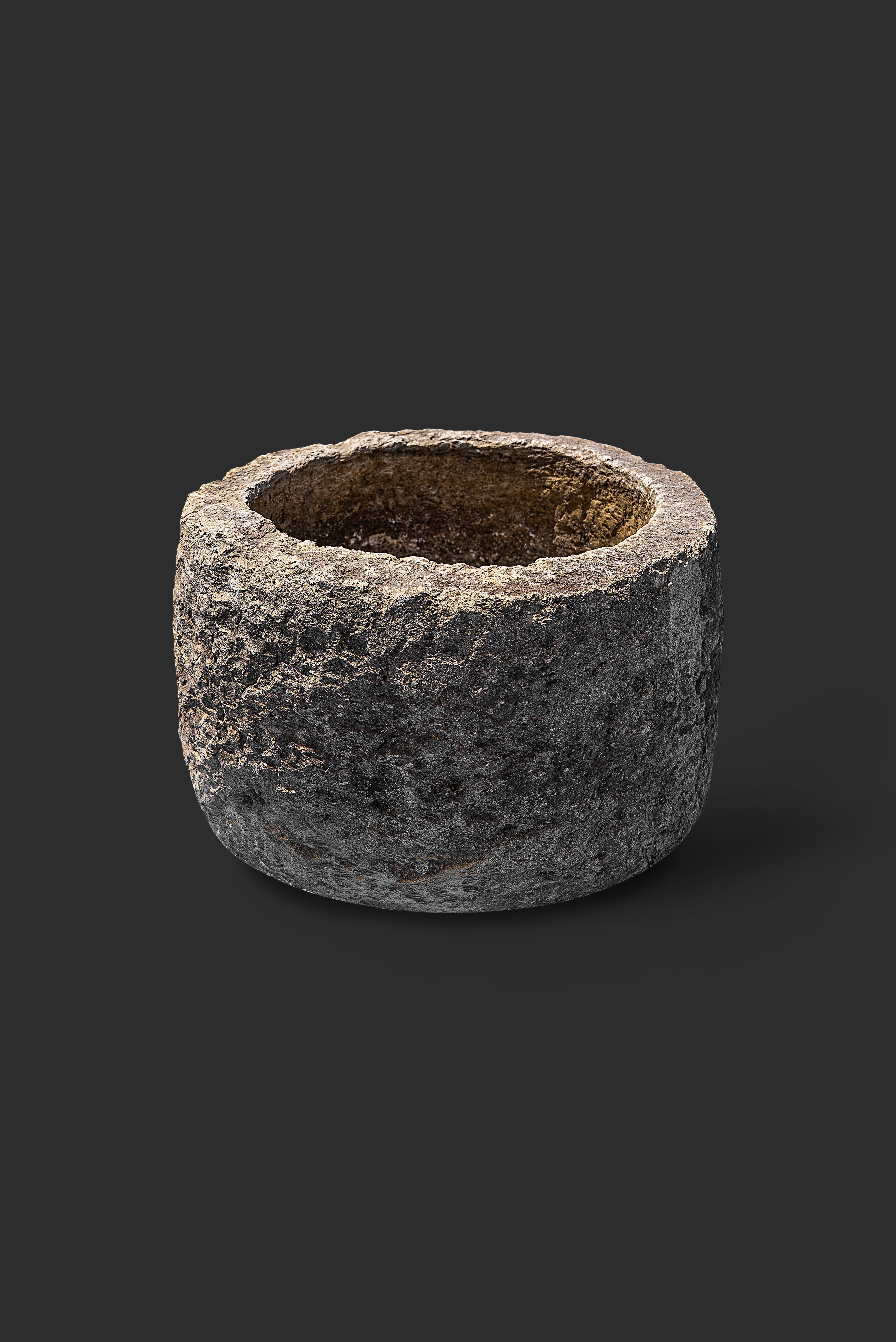 limestone-planter-1052-2