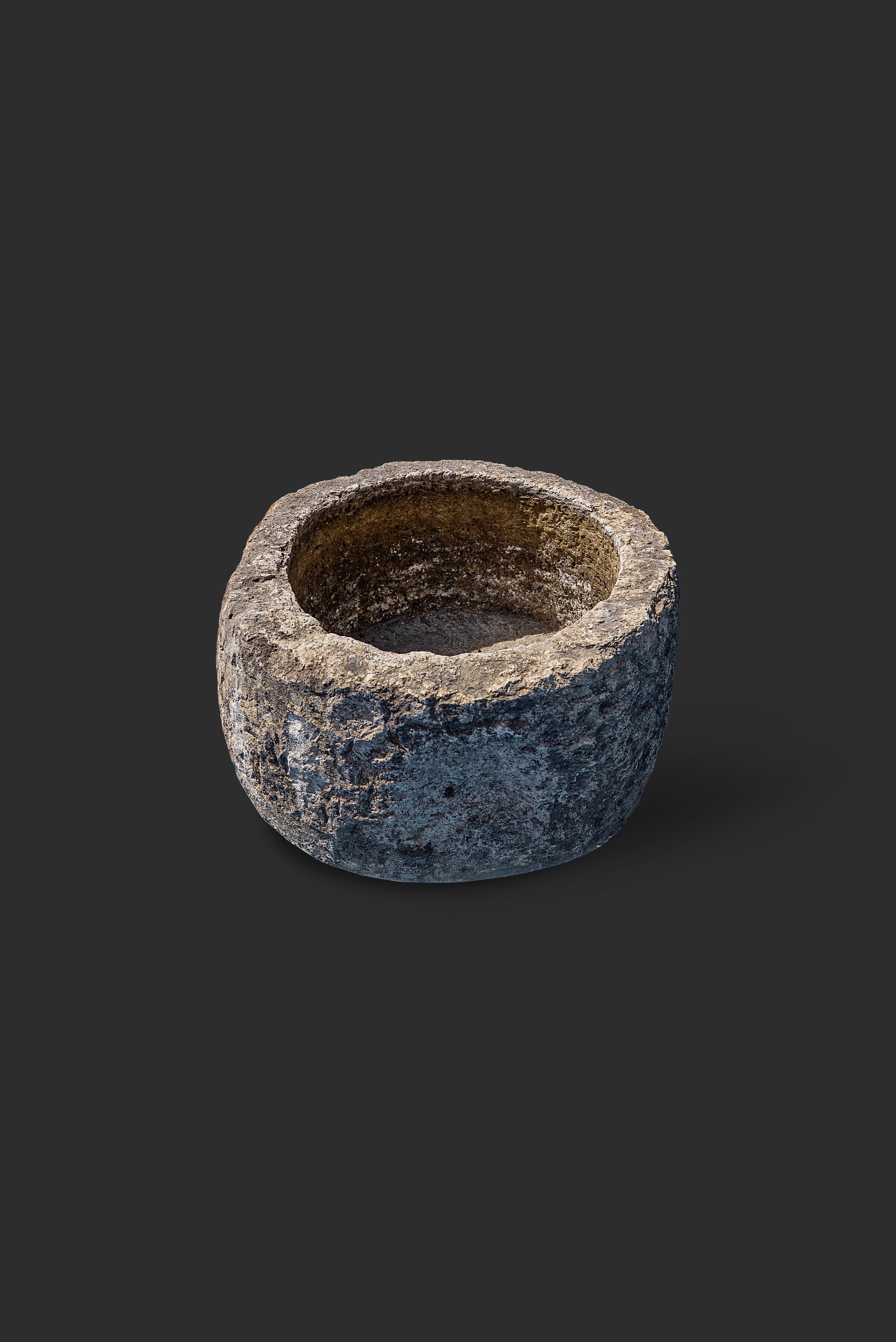 limestone-planter-1052-4