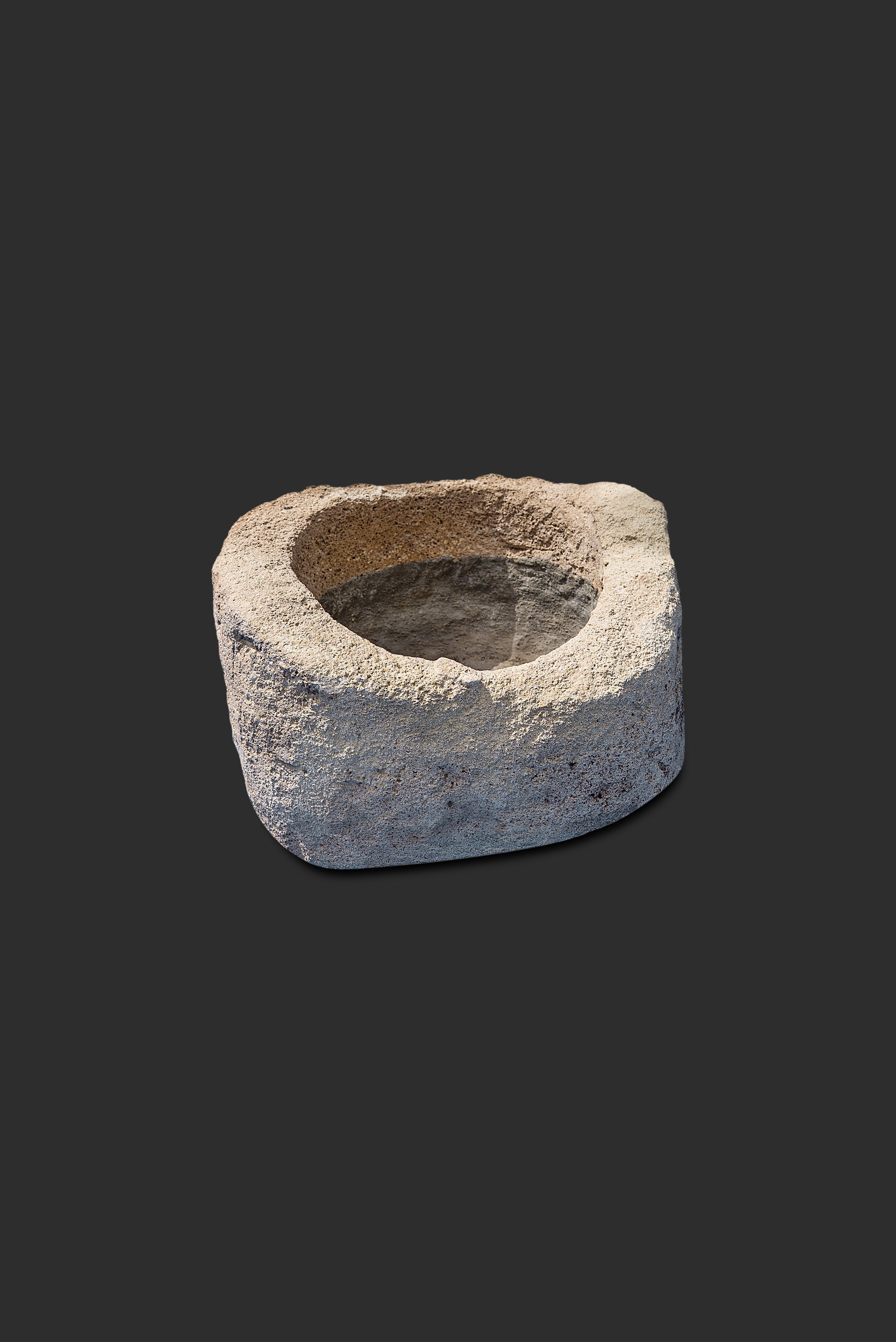limestone-planter-1055-1
