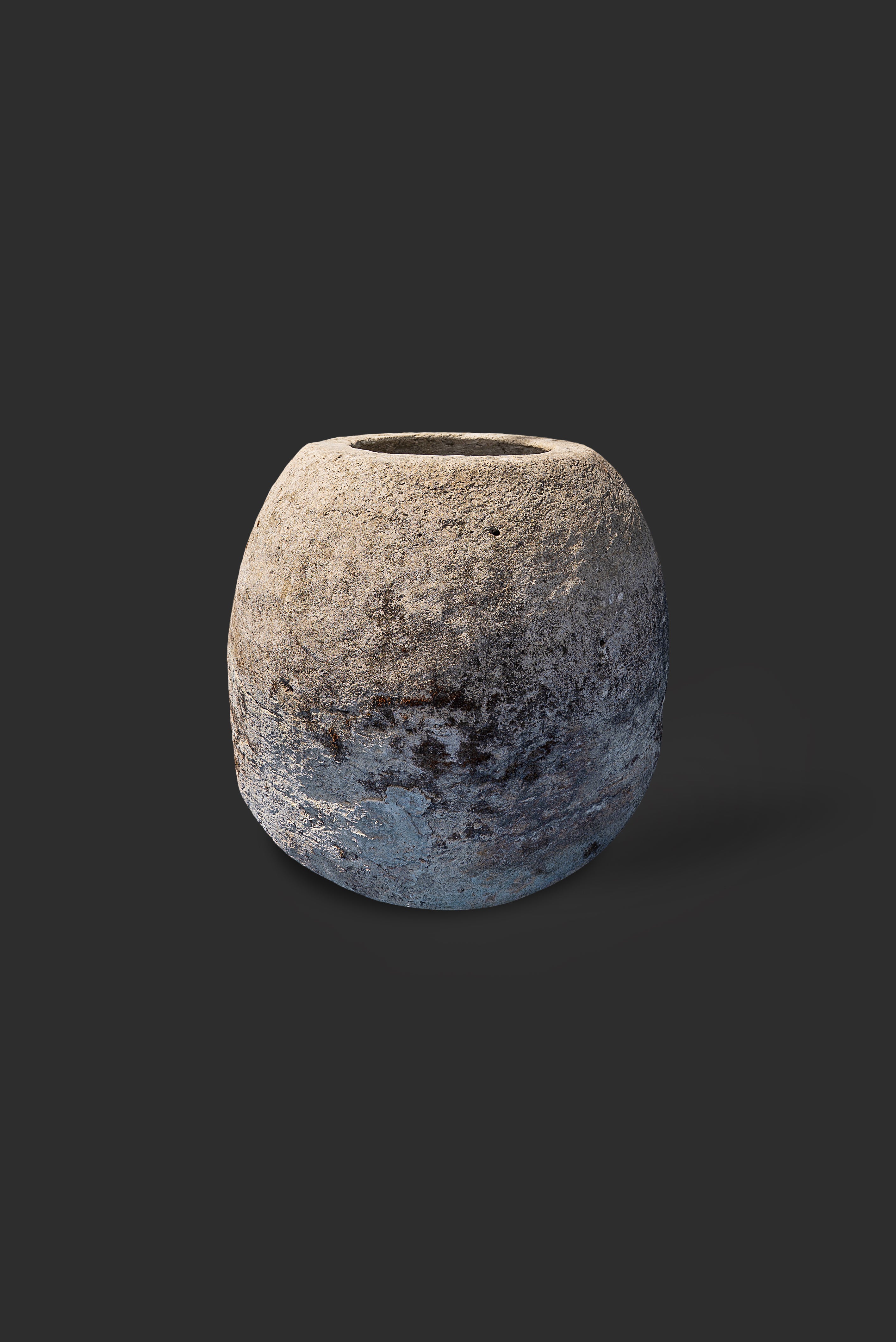 limestone-planter-1056-2