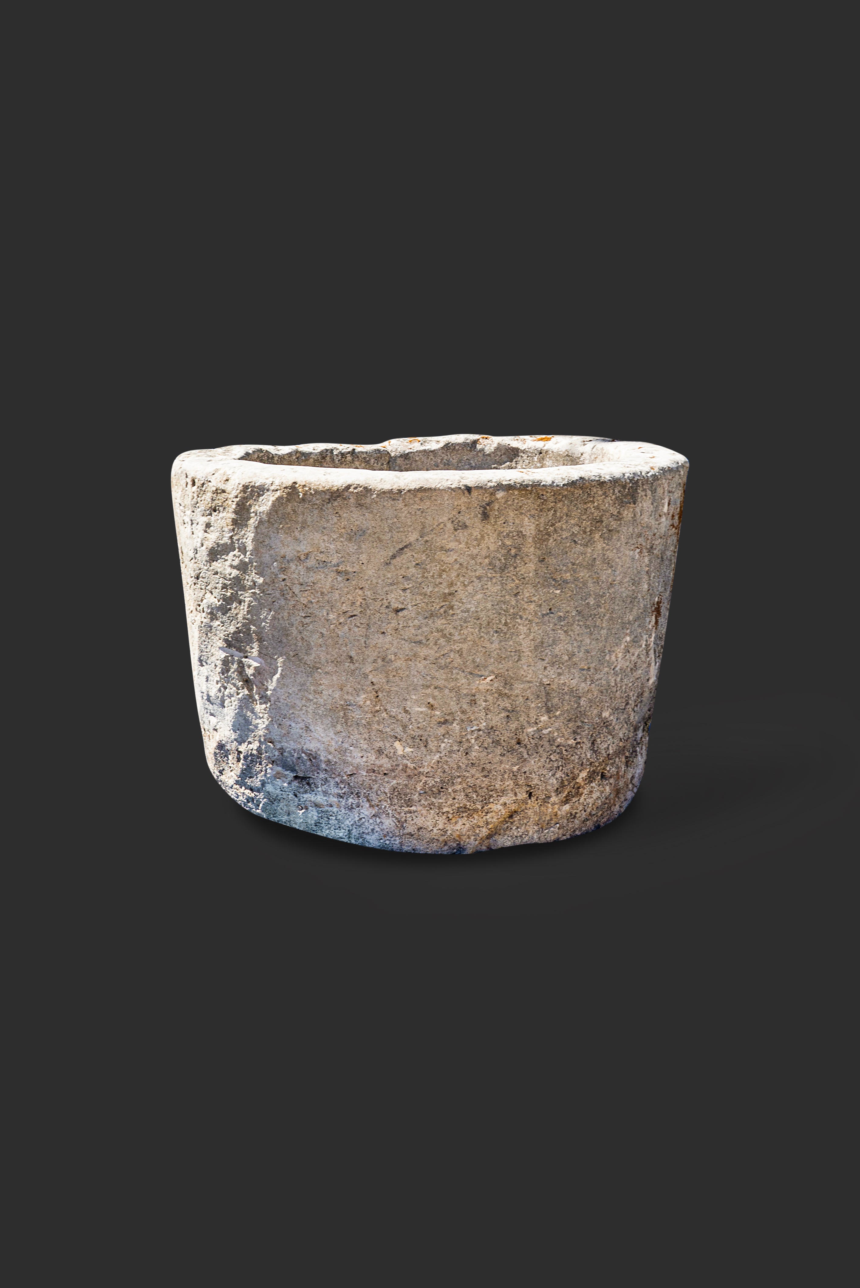 limestone-planter-1067-2