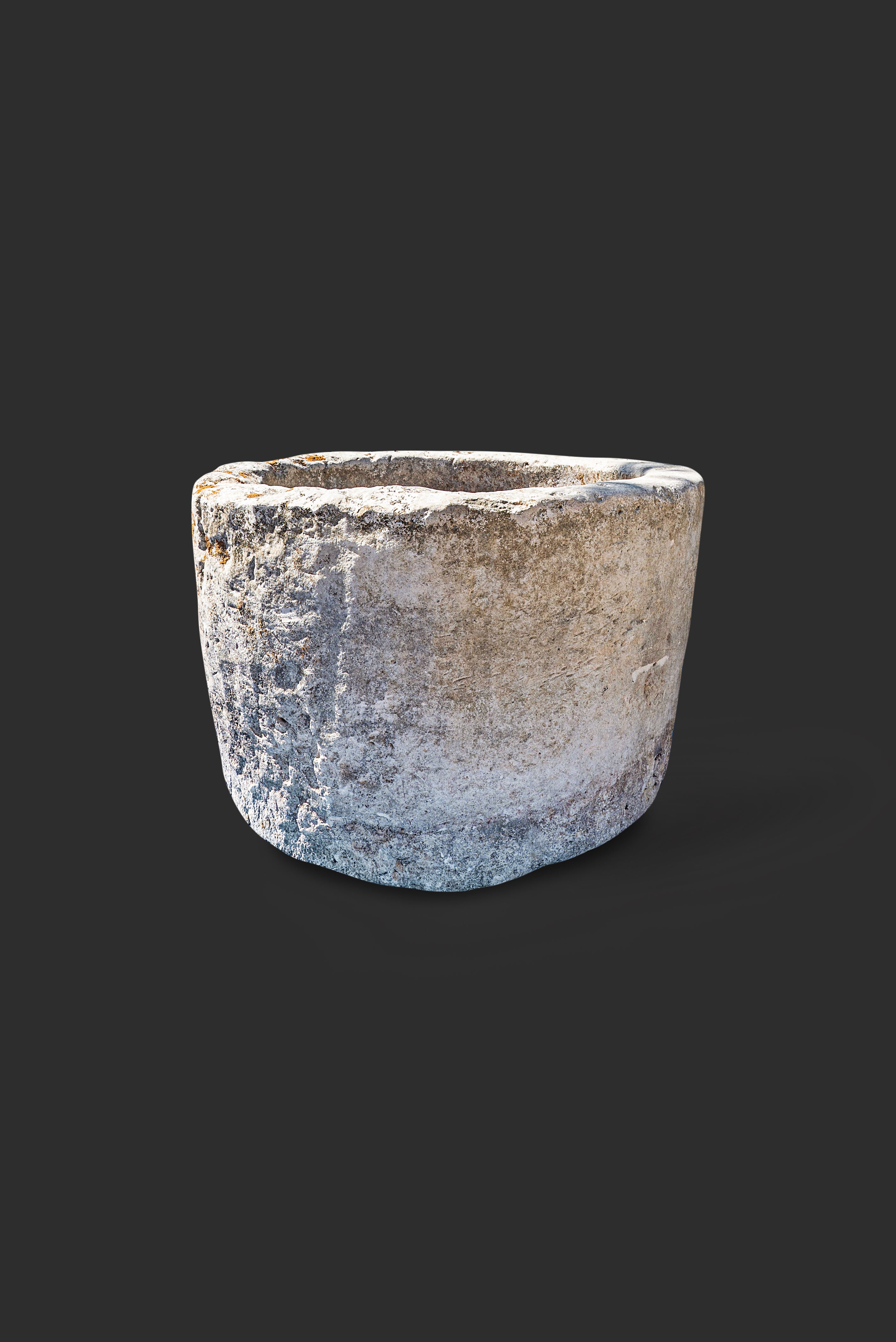 limestone-planter-1067-3