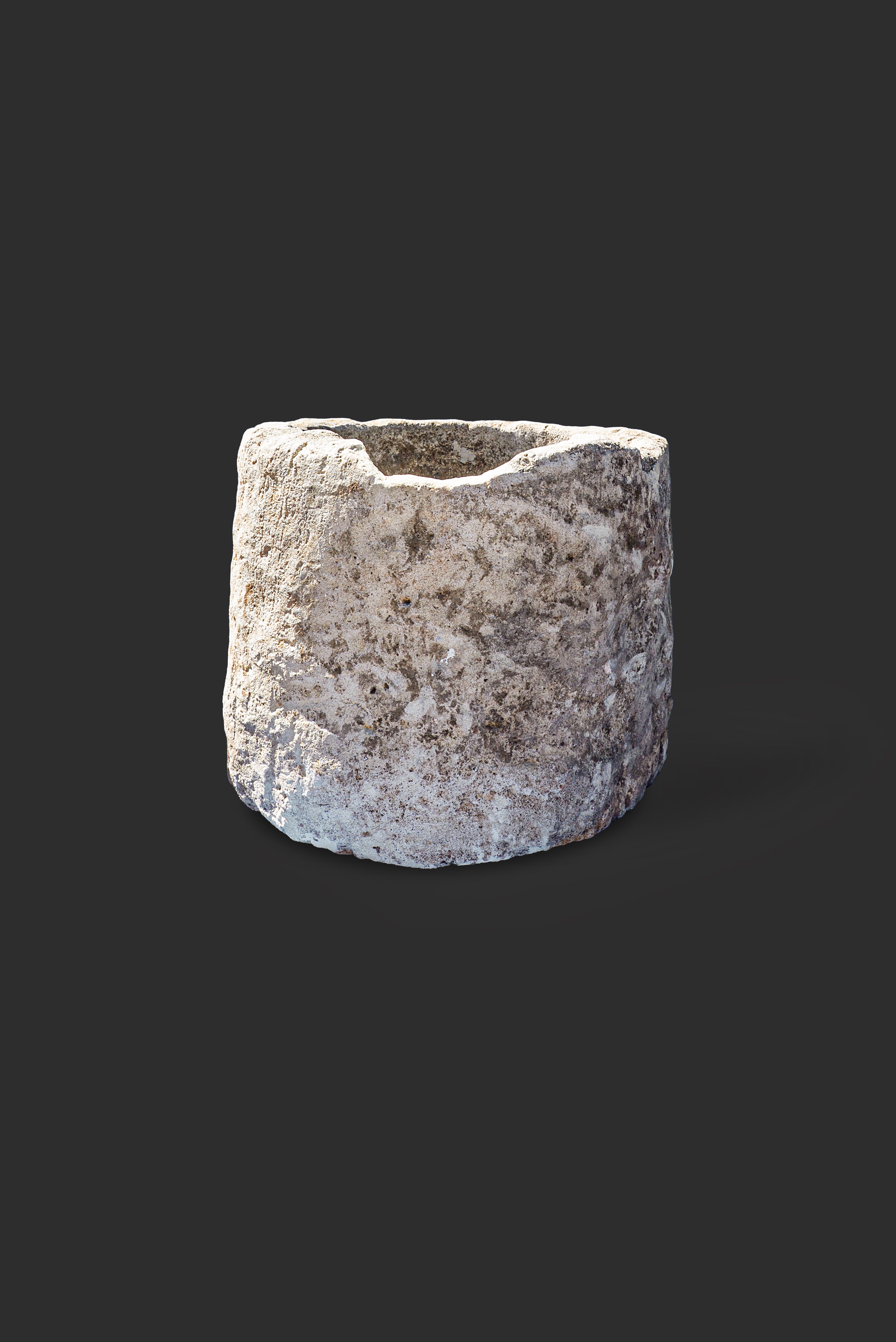 limestone-planter-1068-3