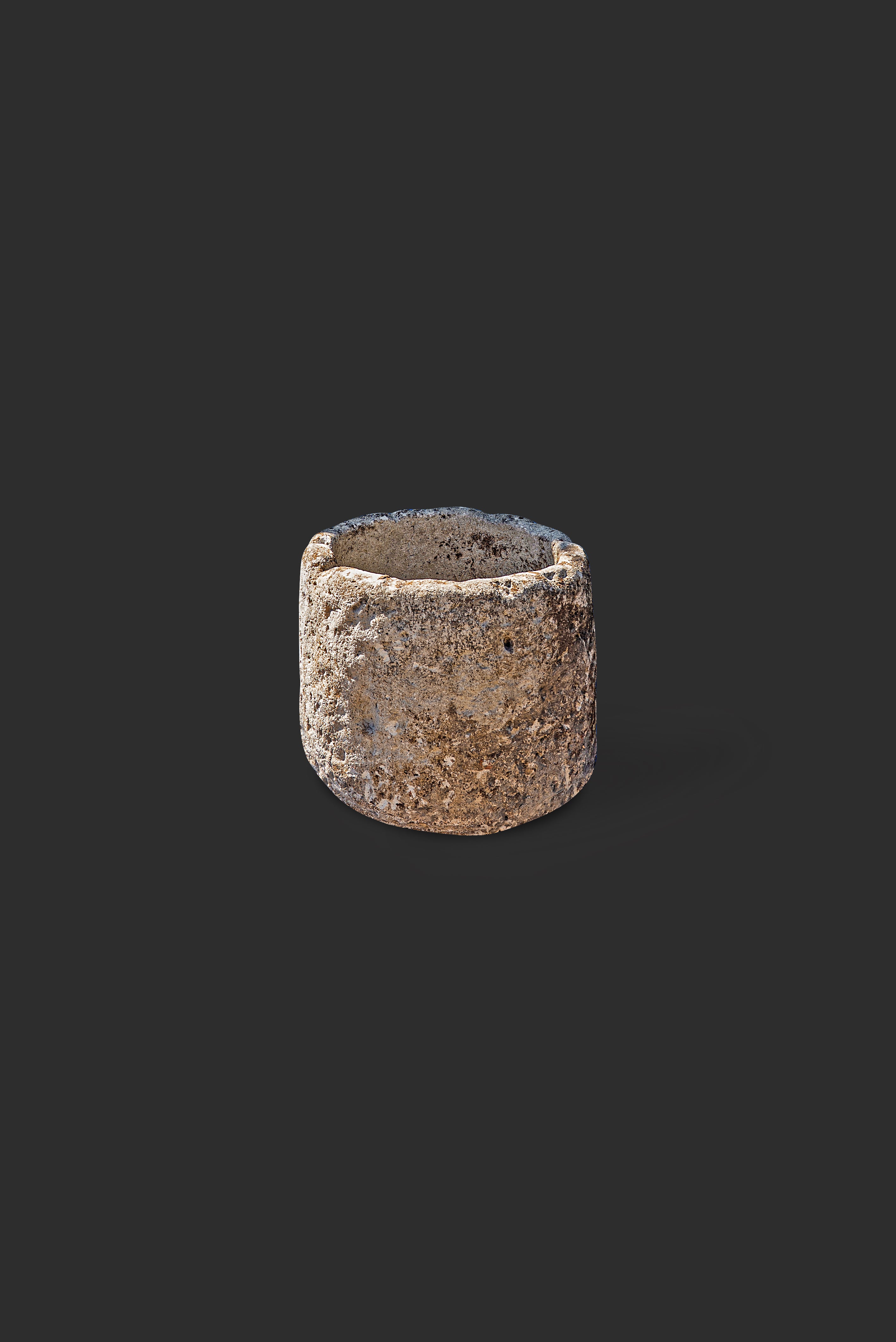 limestone-planter-1070-3