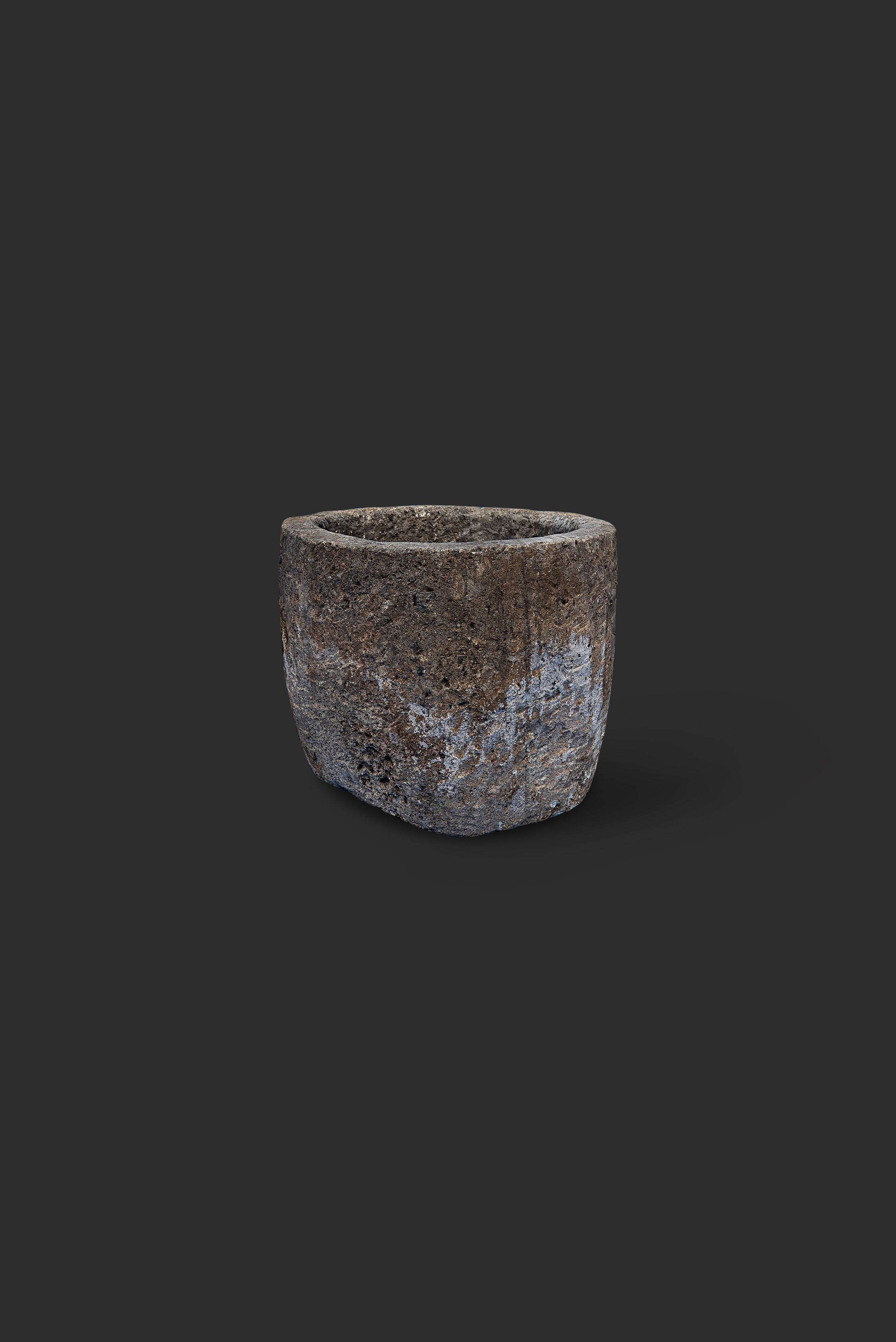 limestone-planter-1081-3