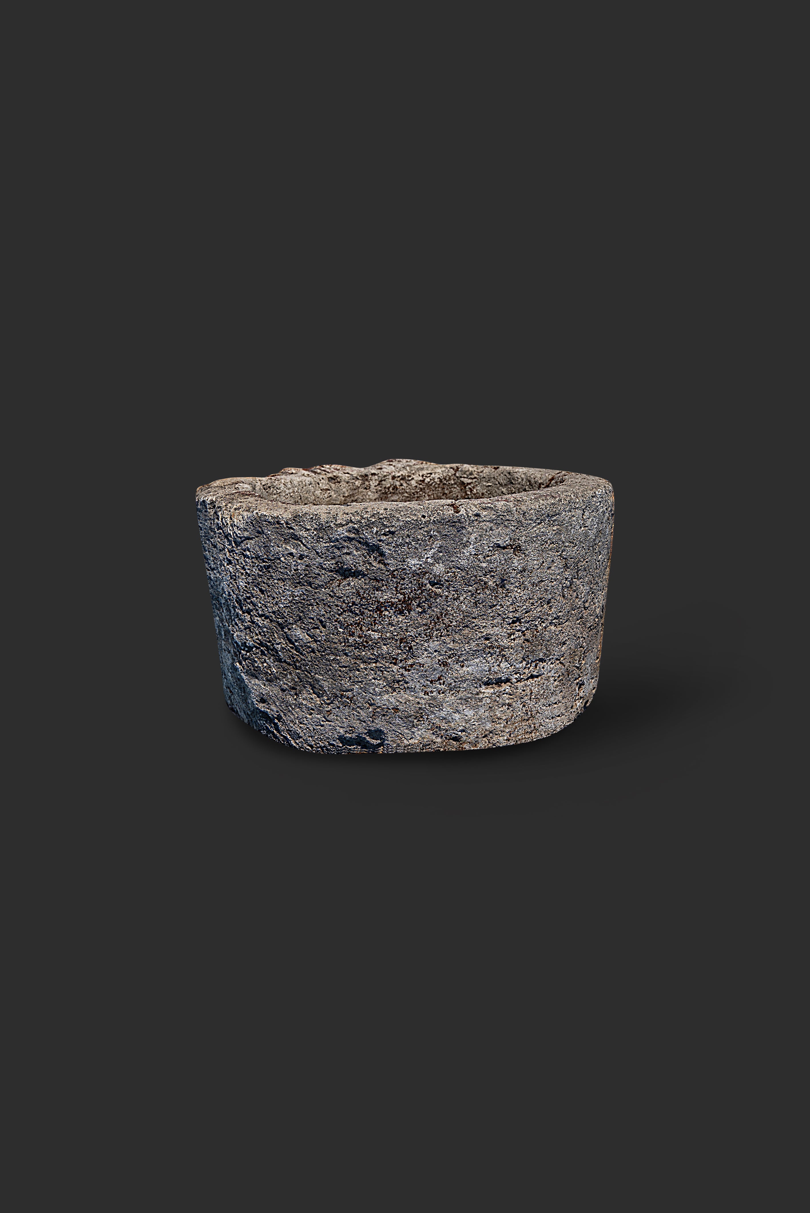 limestone-planter-1018-3