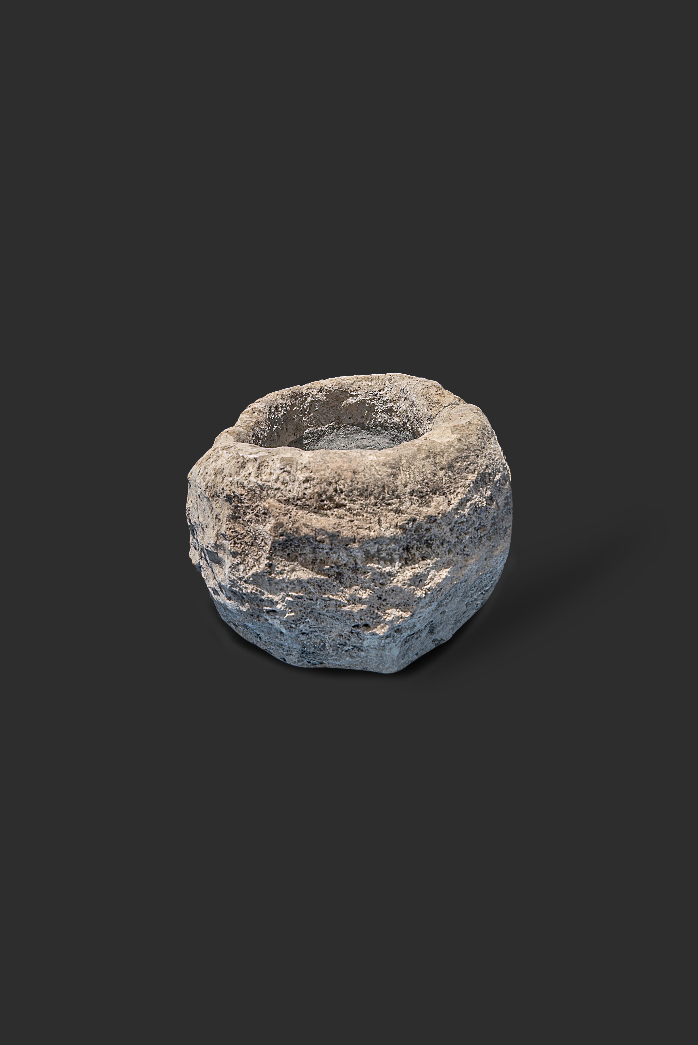 limestone-planter-1032-2