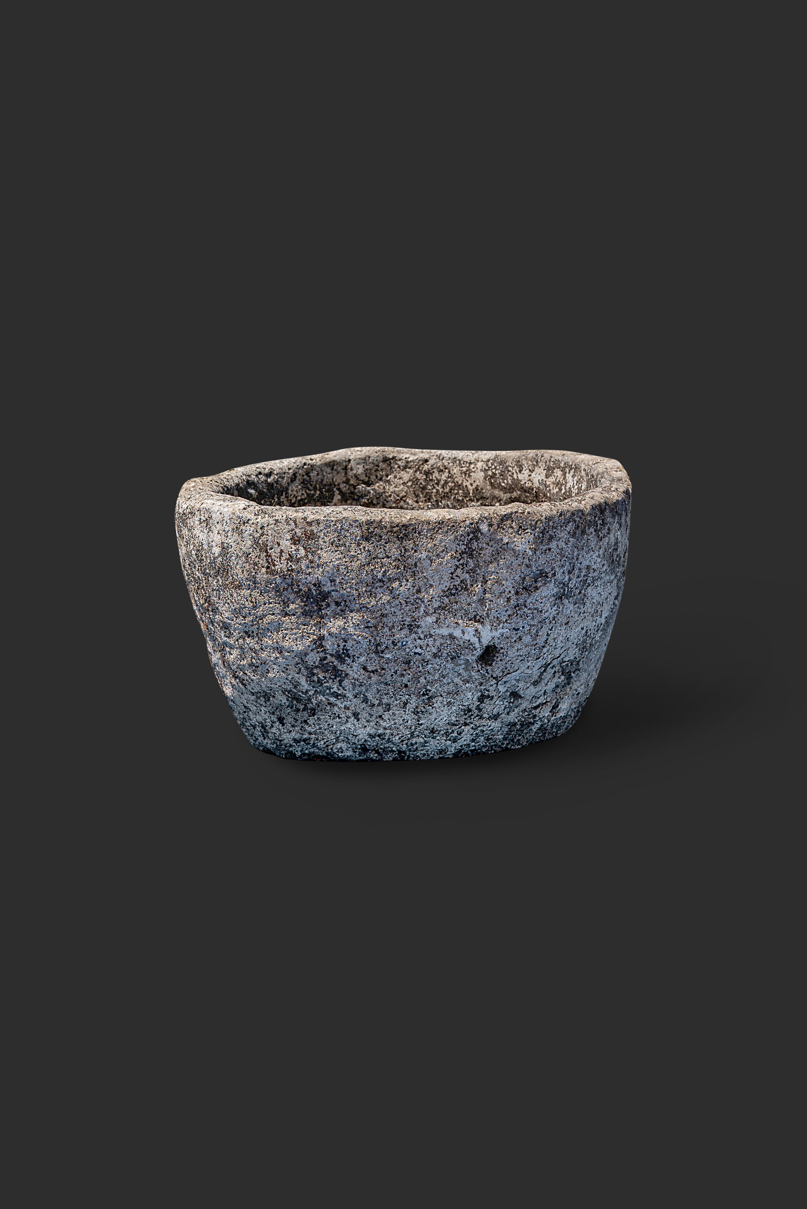 limestone-planter-1033-3