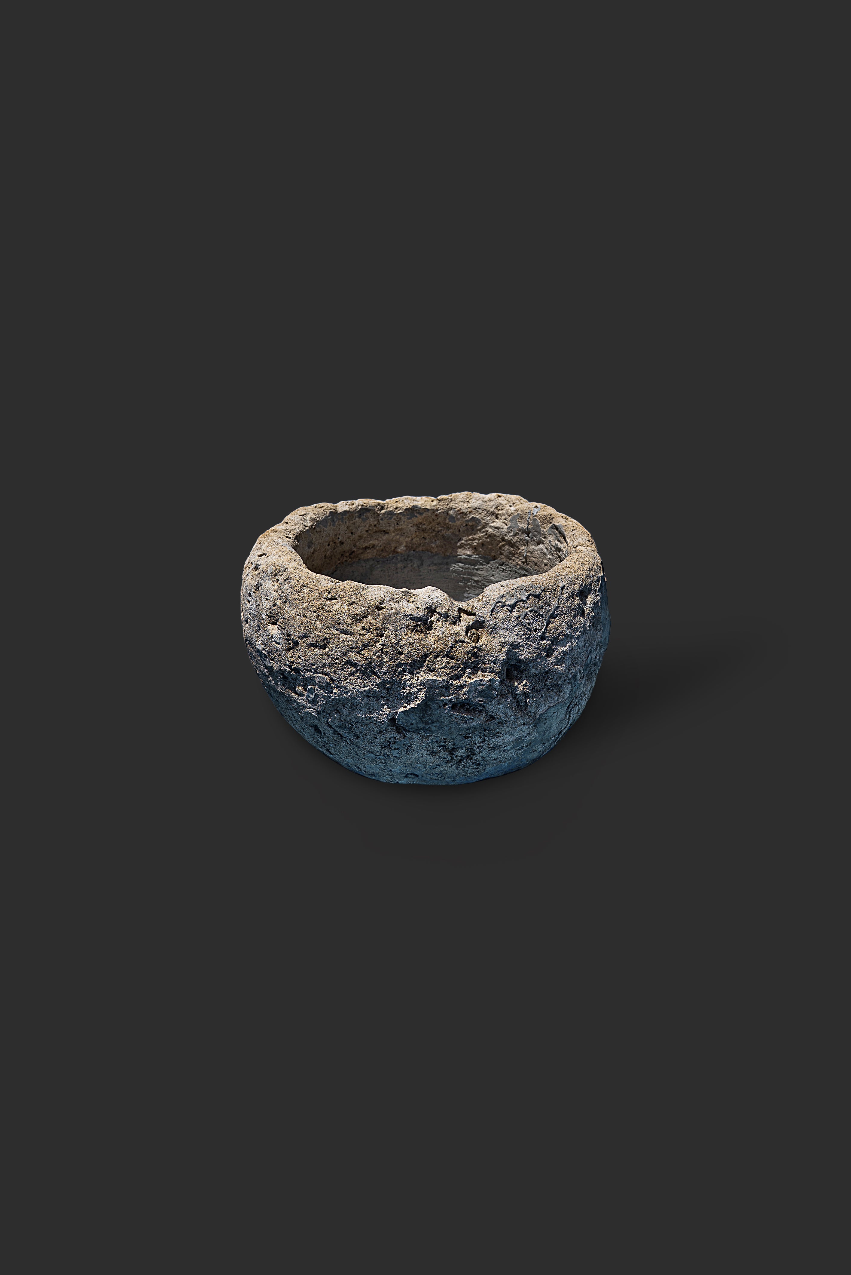 limestone-planter-1039-3