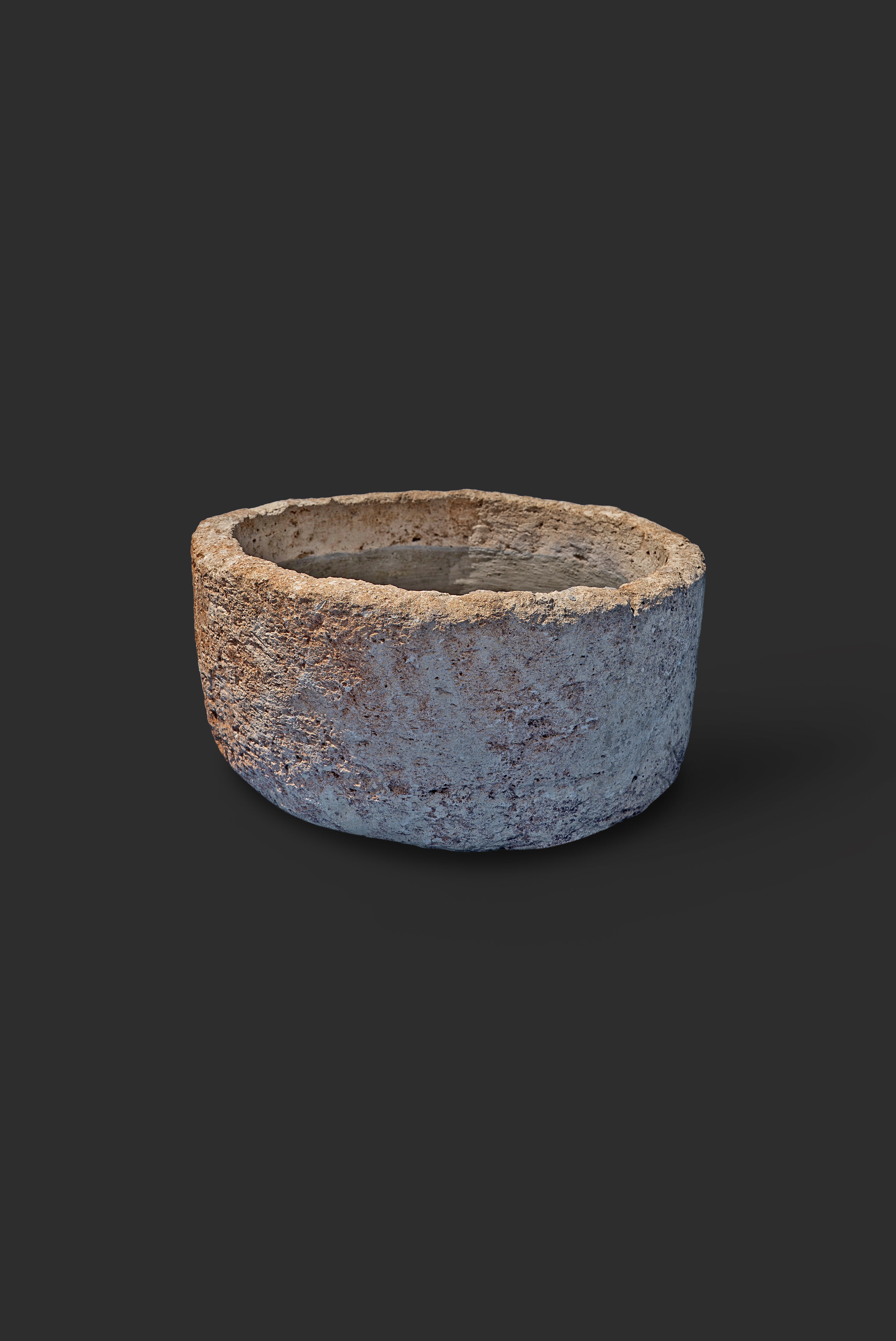 limestone-planter-1044-3