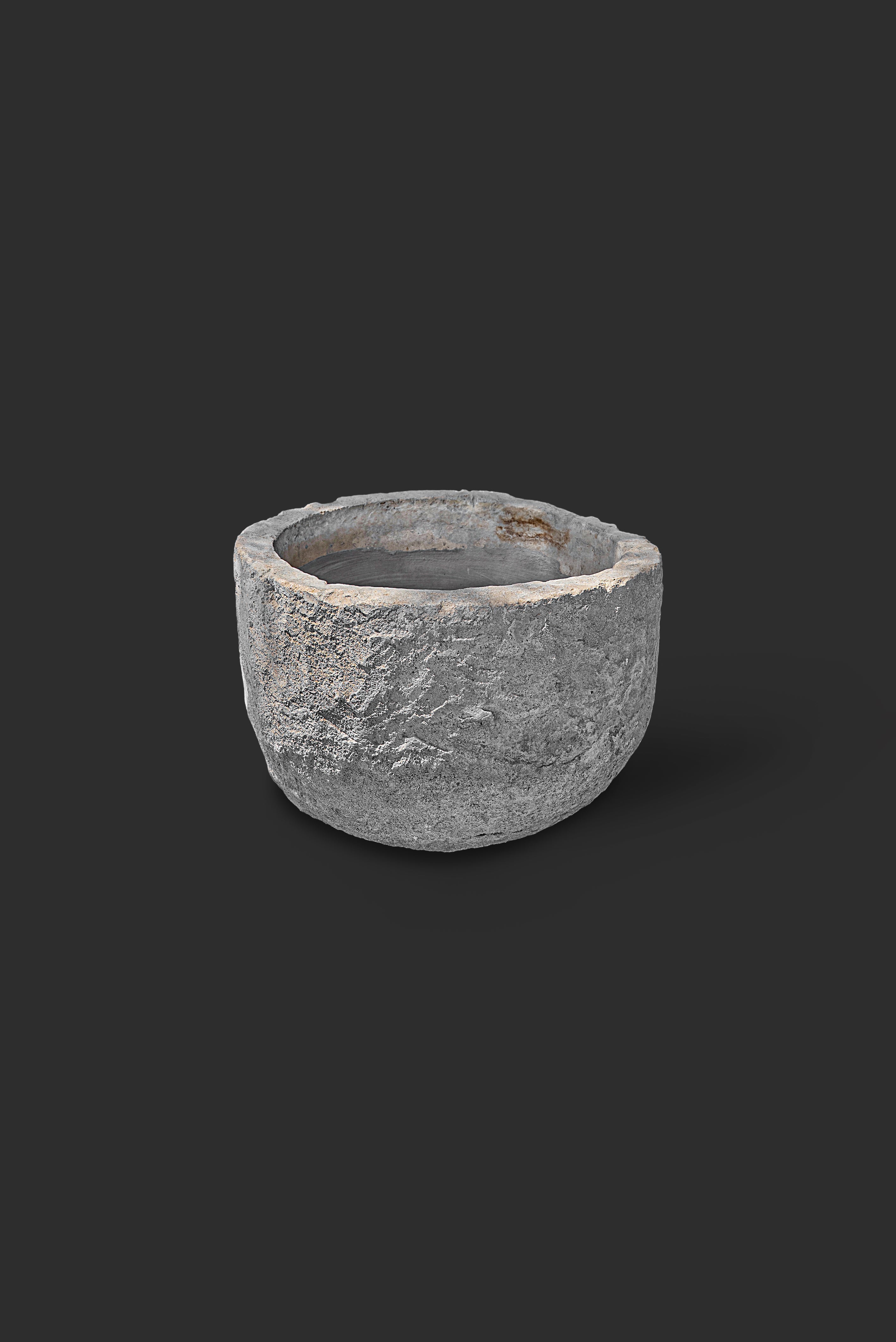limestone-planter-1045-1