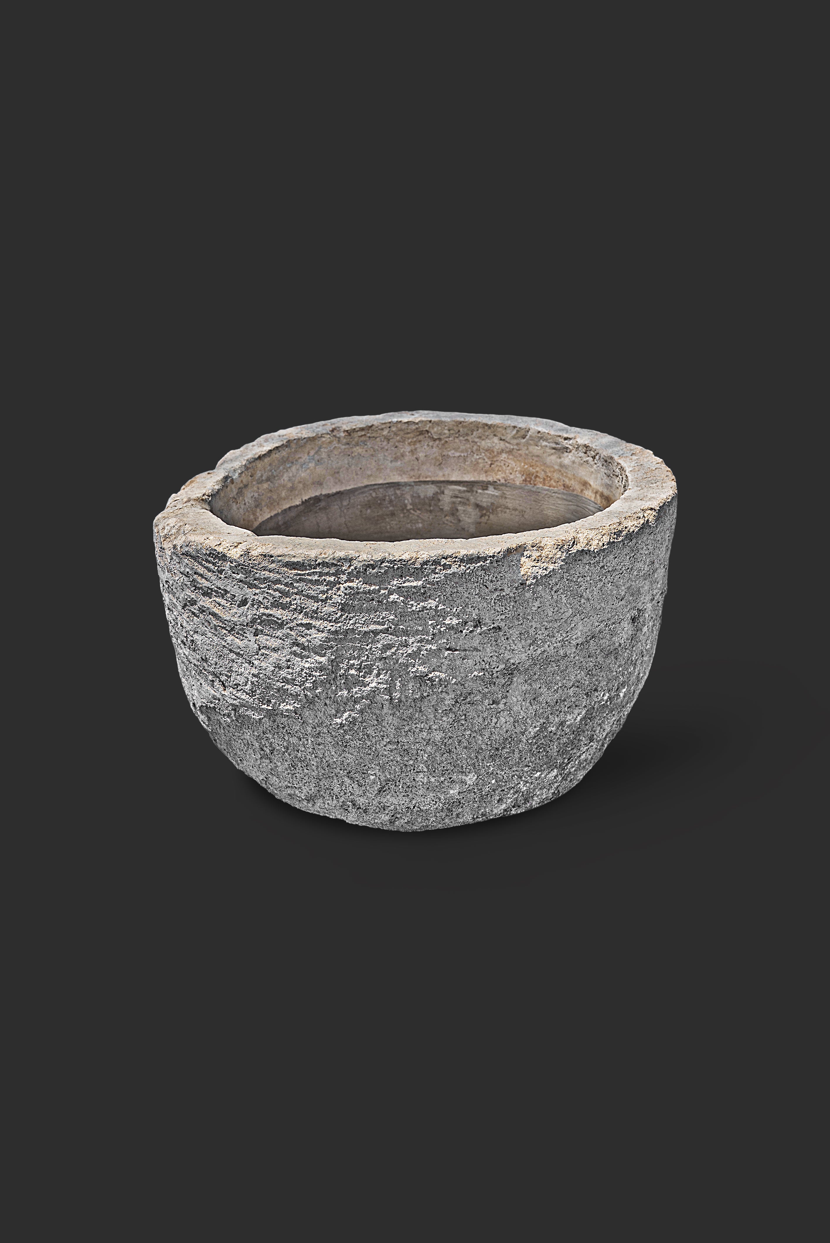 limestone-planter-1045-3