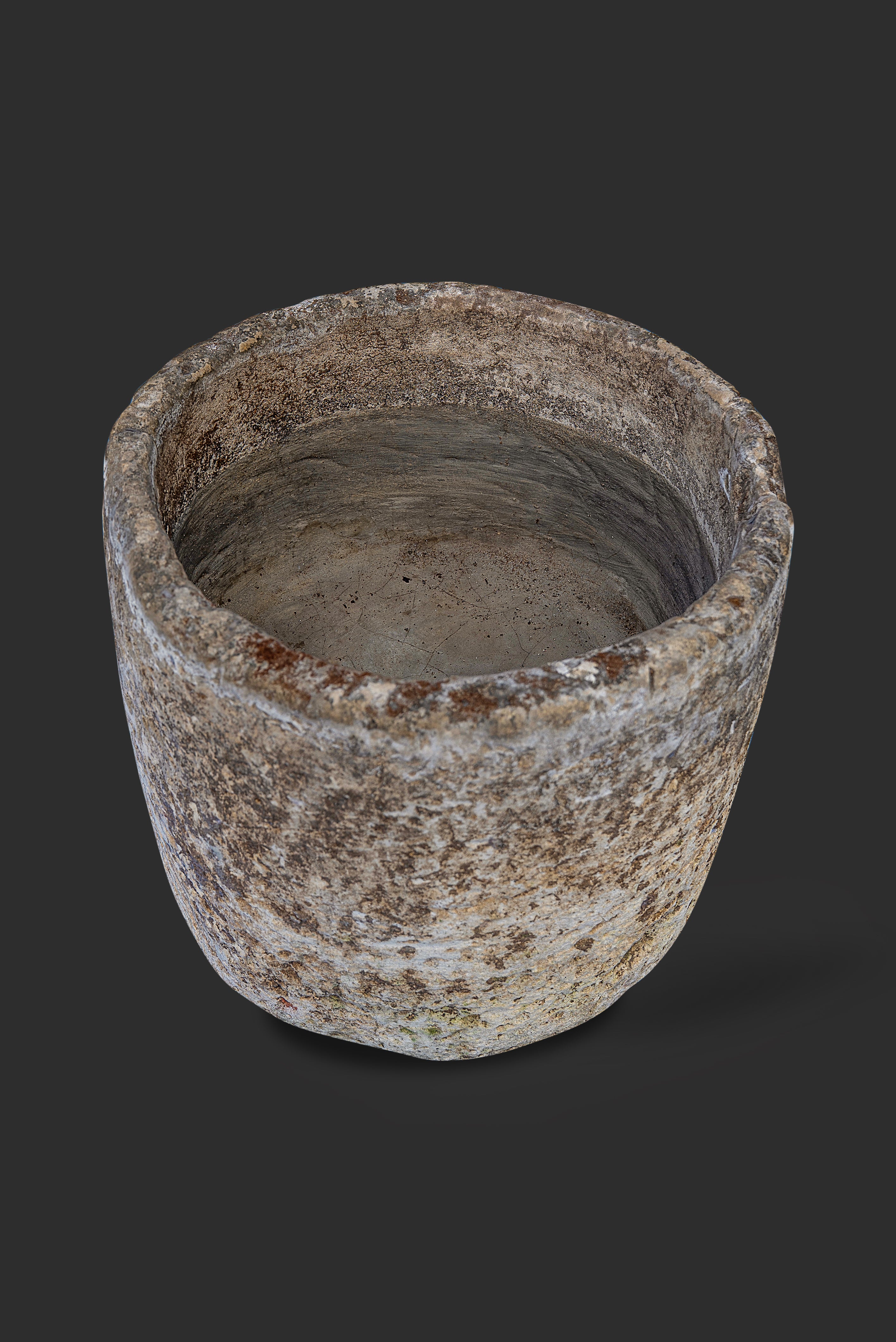 limestone-planter-1005-4