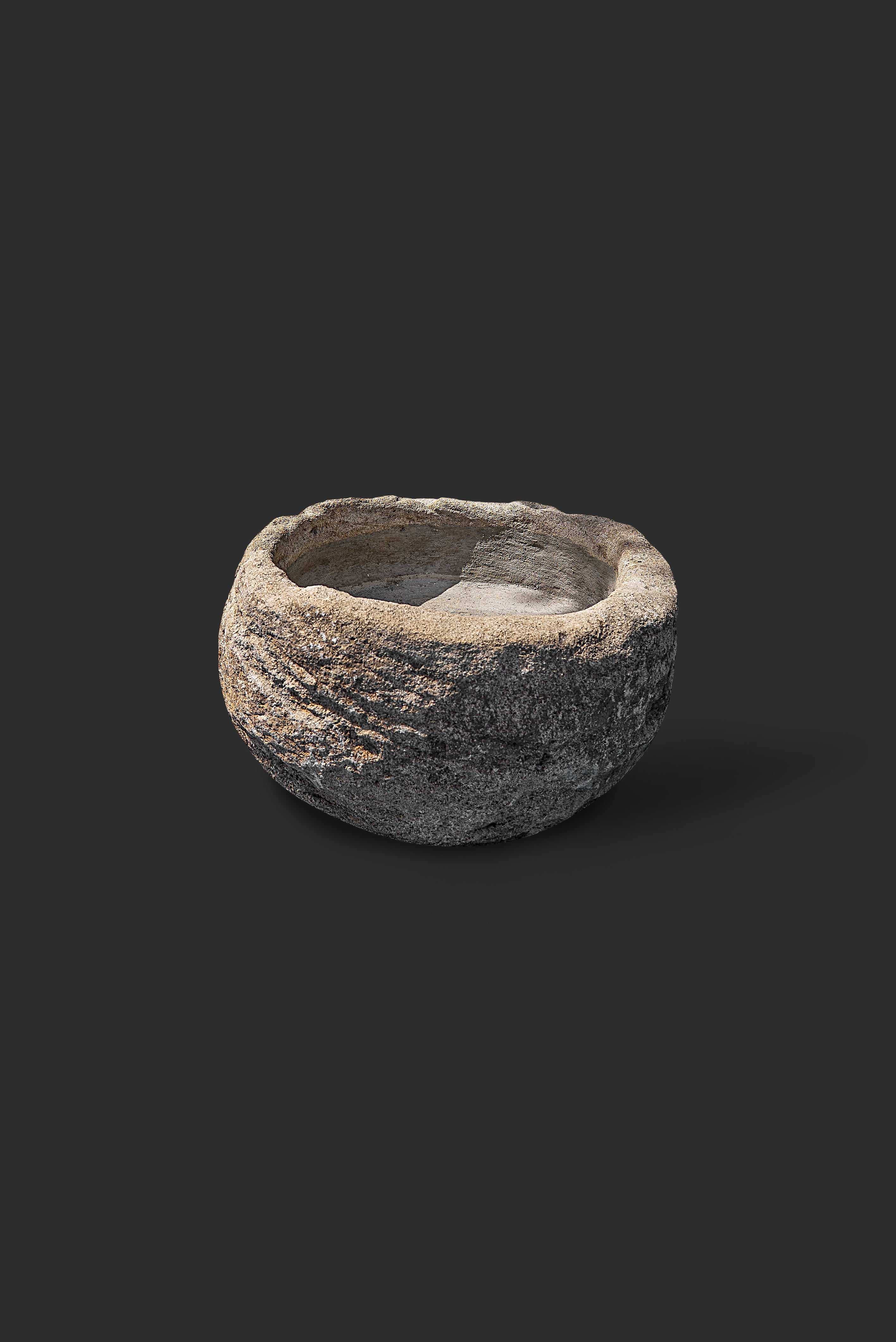 limestone-planter-1051-3