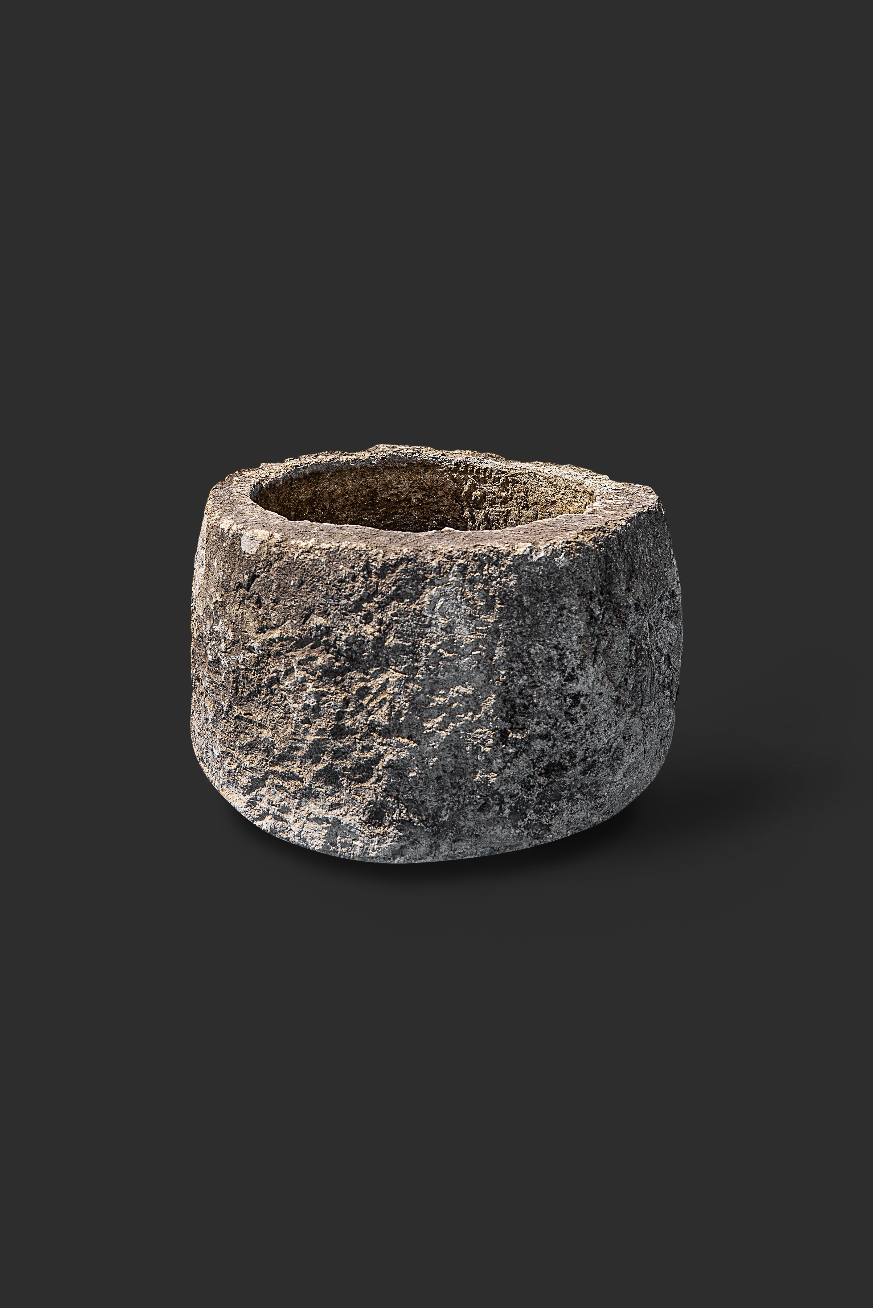 limestone-planter-1052-1