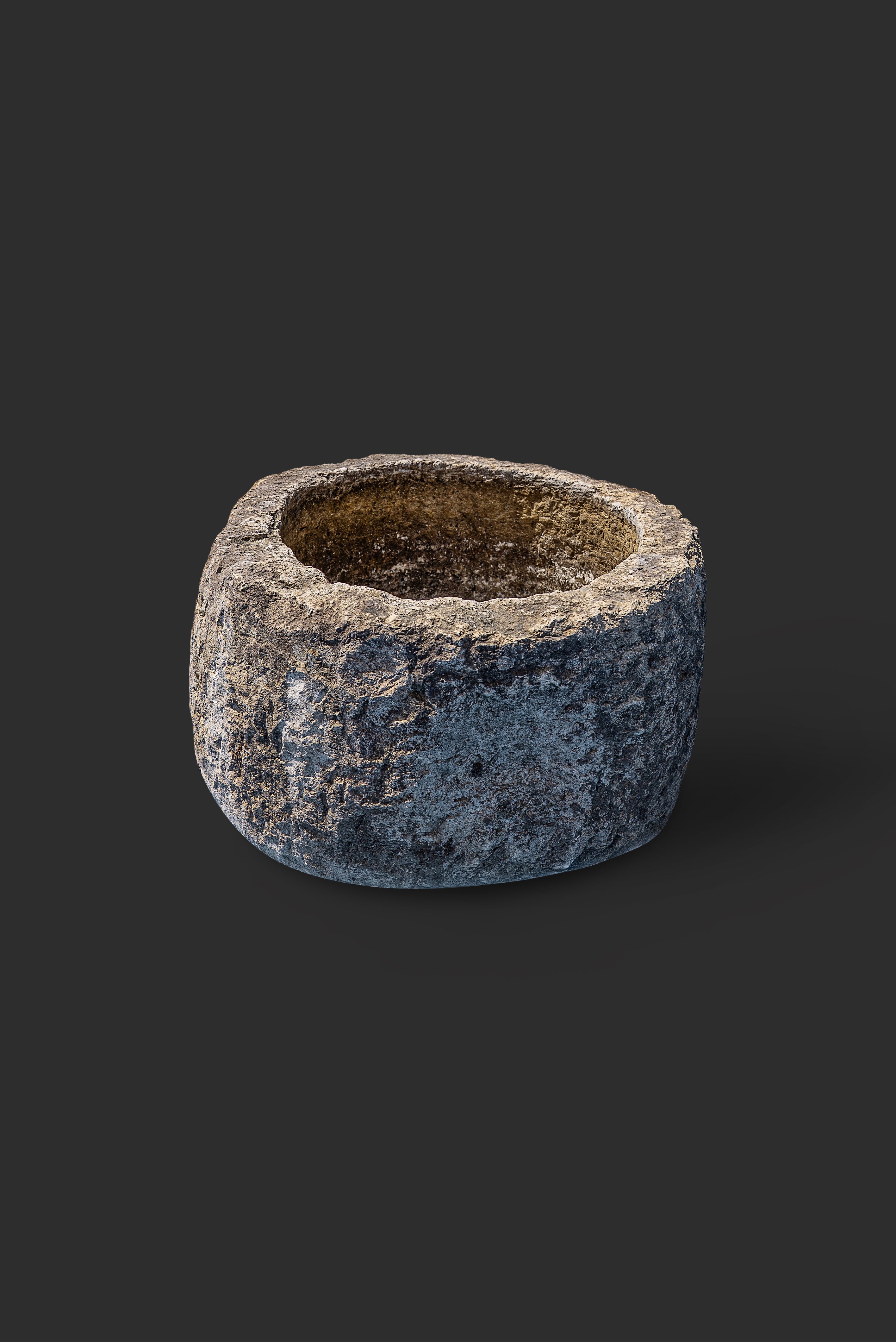 limestone-planter-1052-3