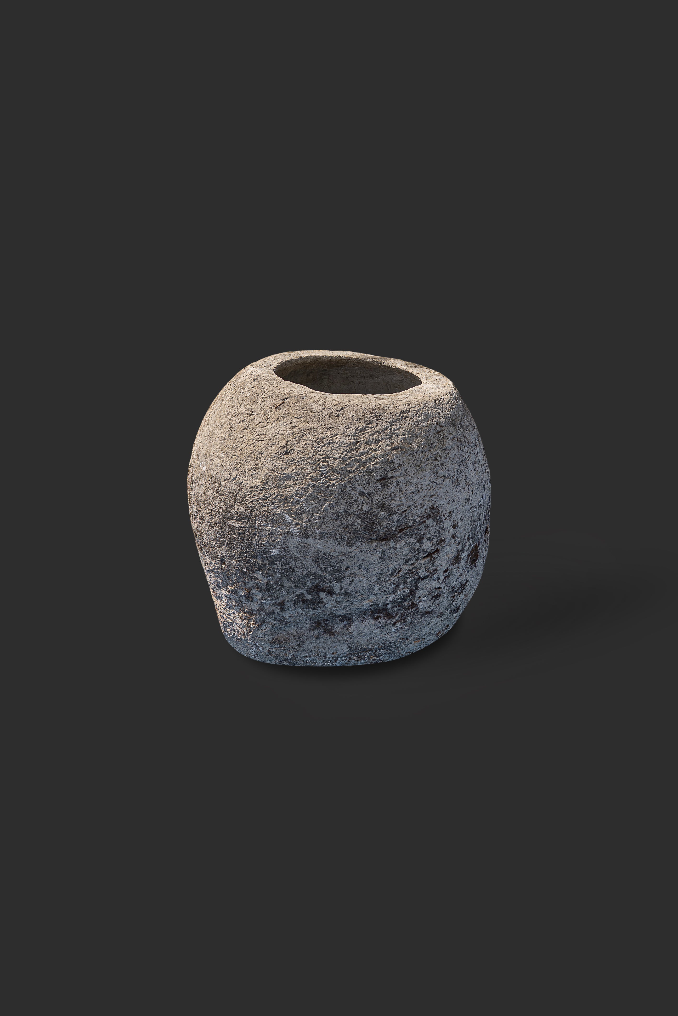 limestone-planter-1056-1