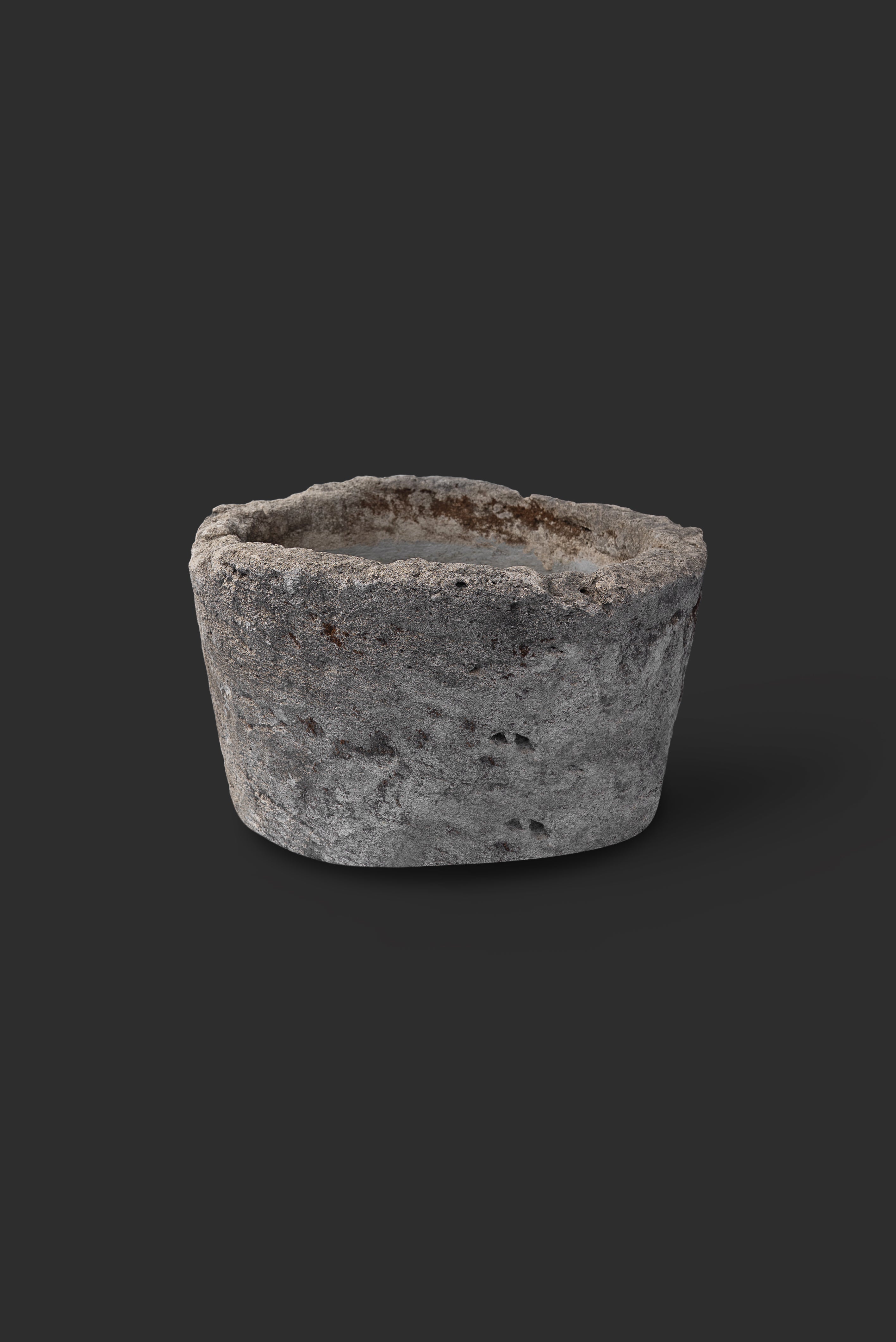 limestone-planter-1059-3