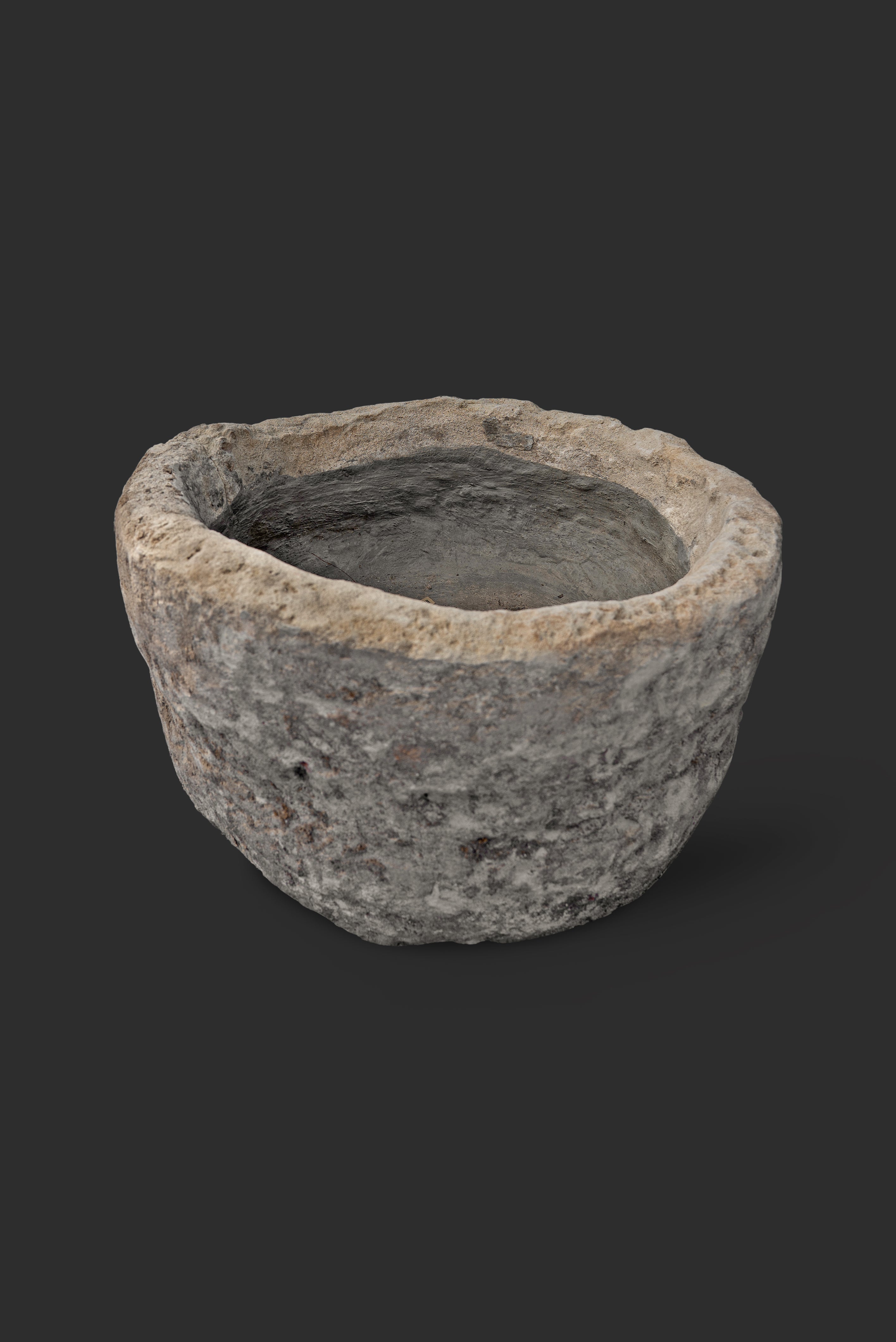 limestone-planter-1061-3