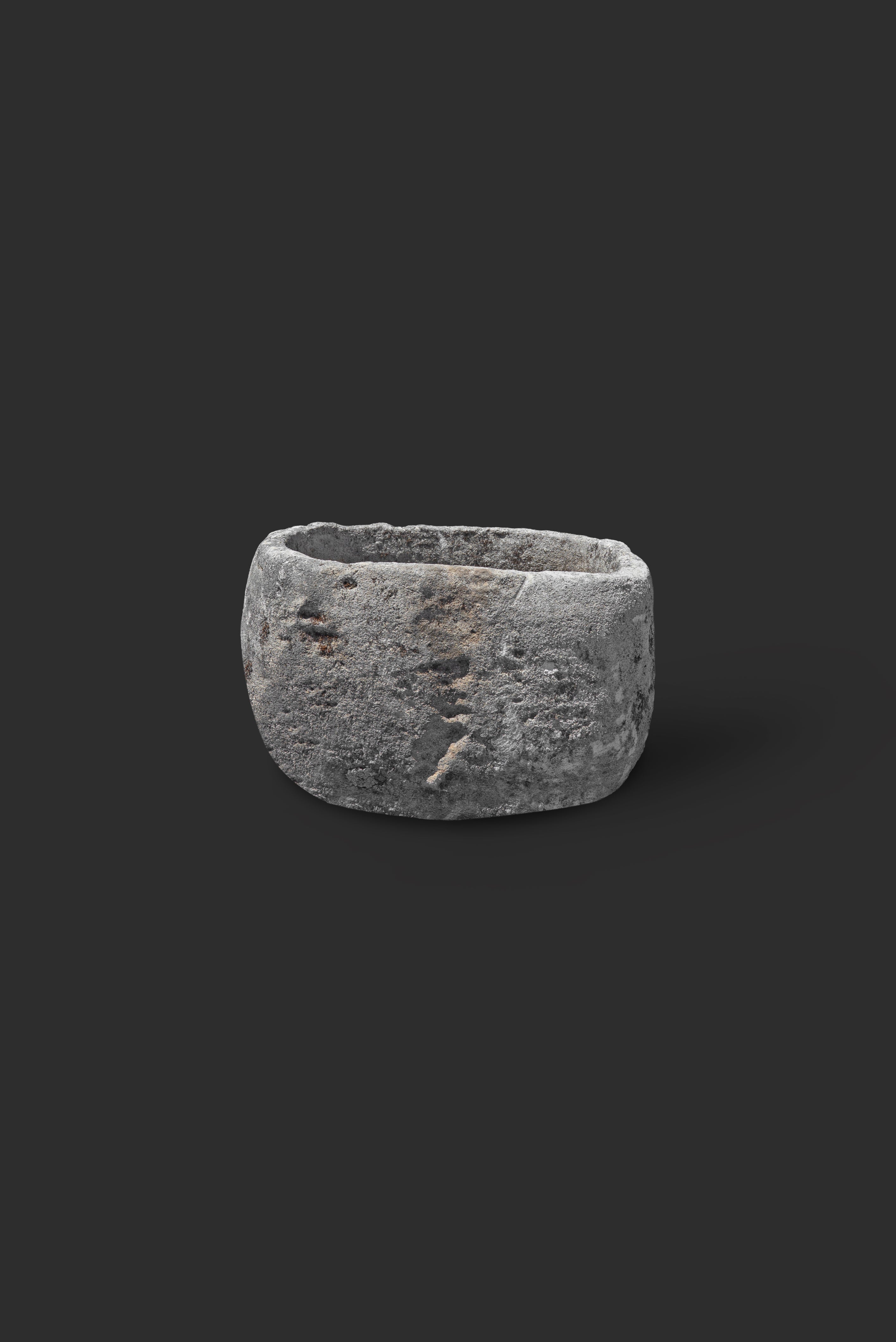 limestone-planter-1063-1