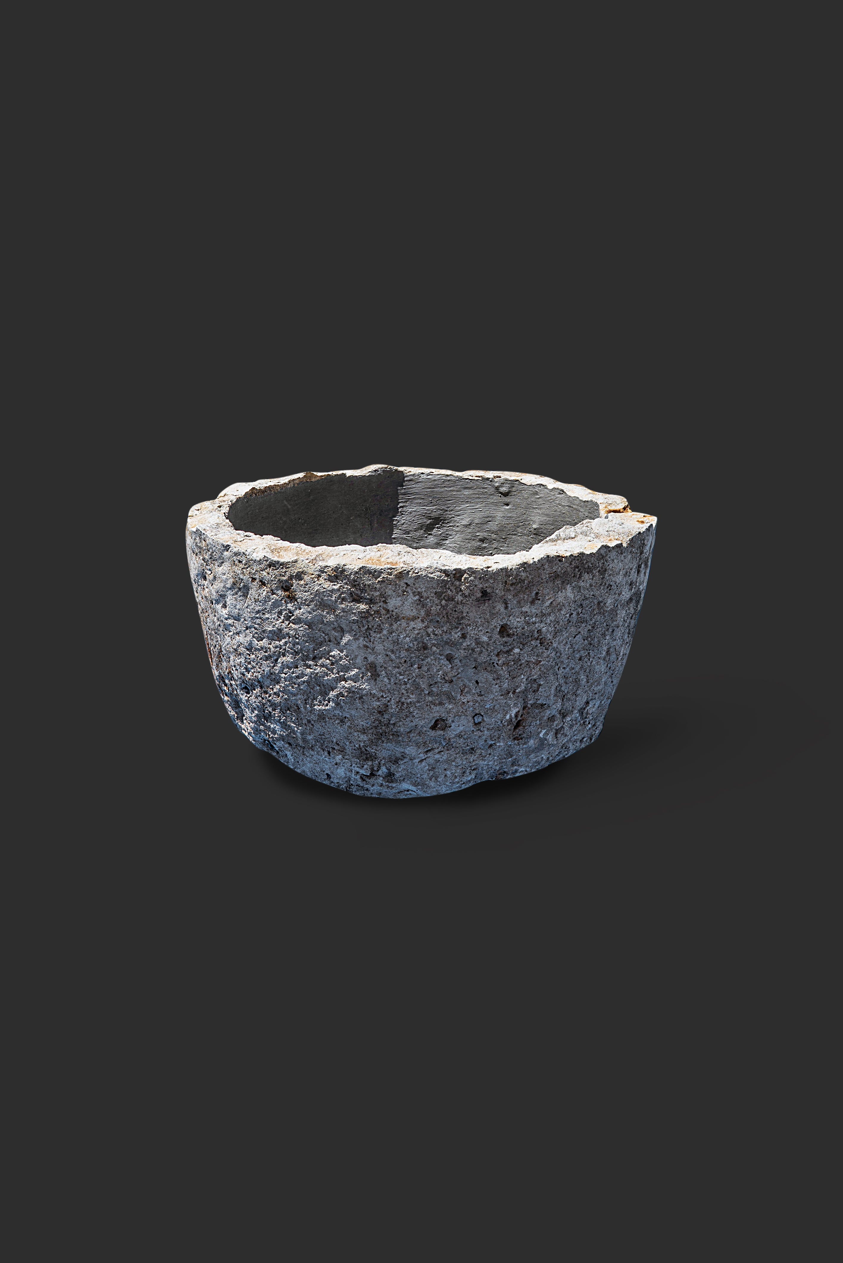 limestone-planter-1064-3