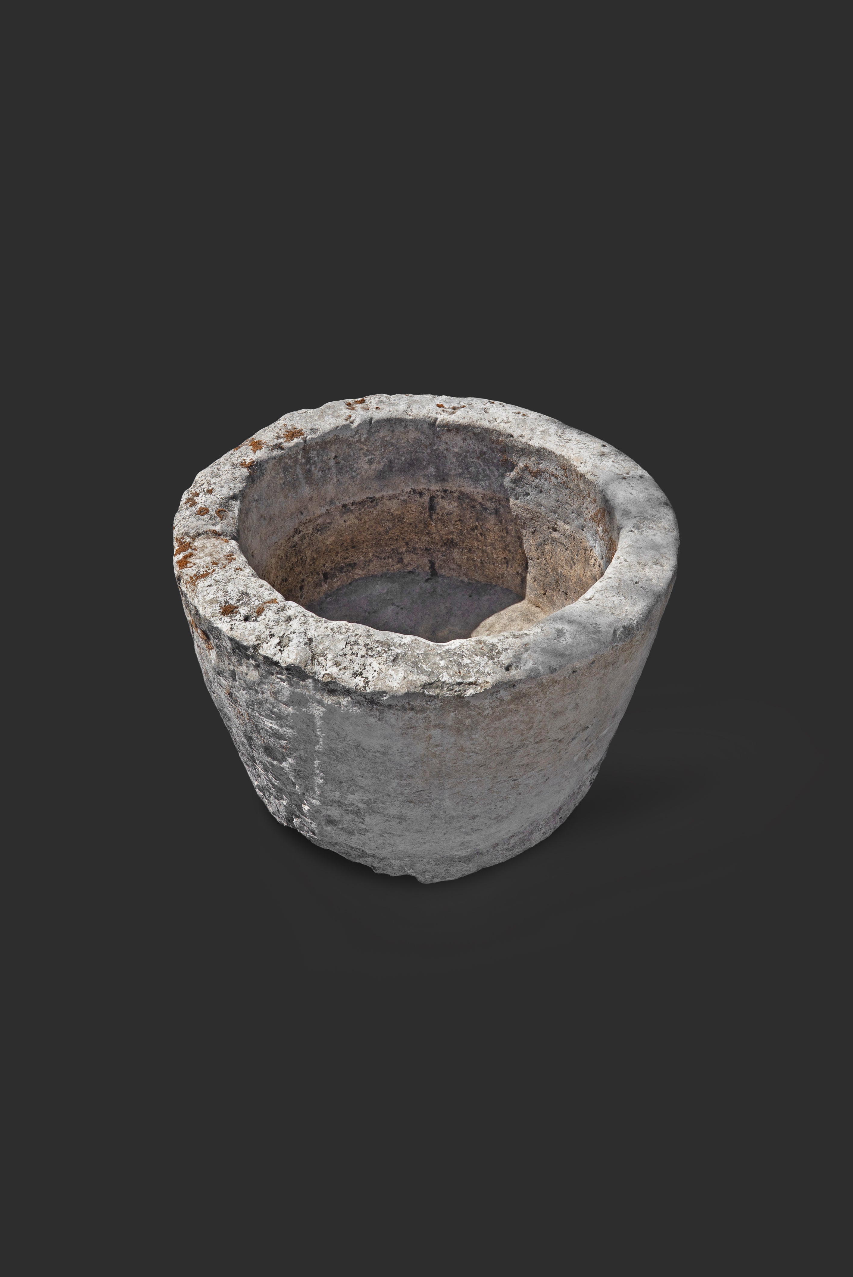 limestone-planter-1067-4
