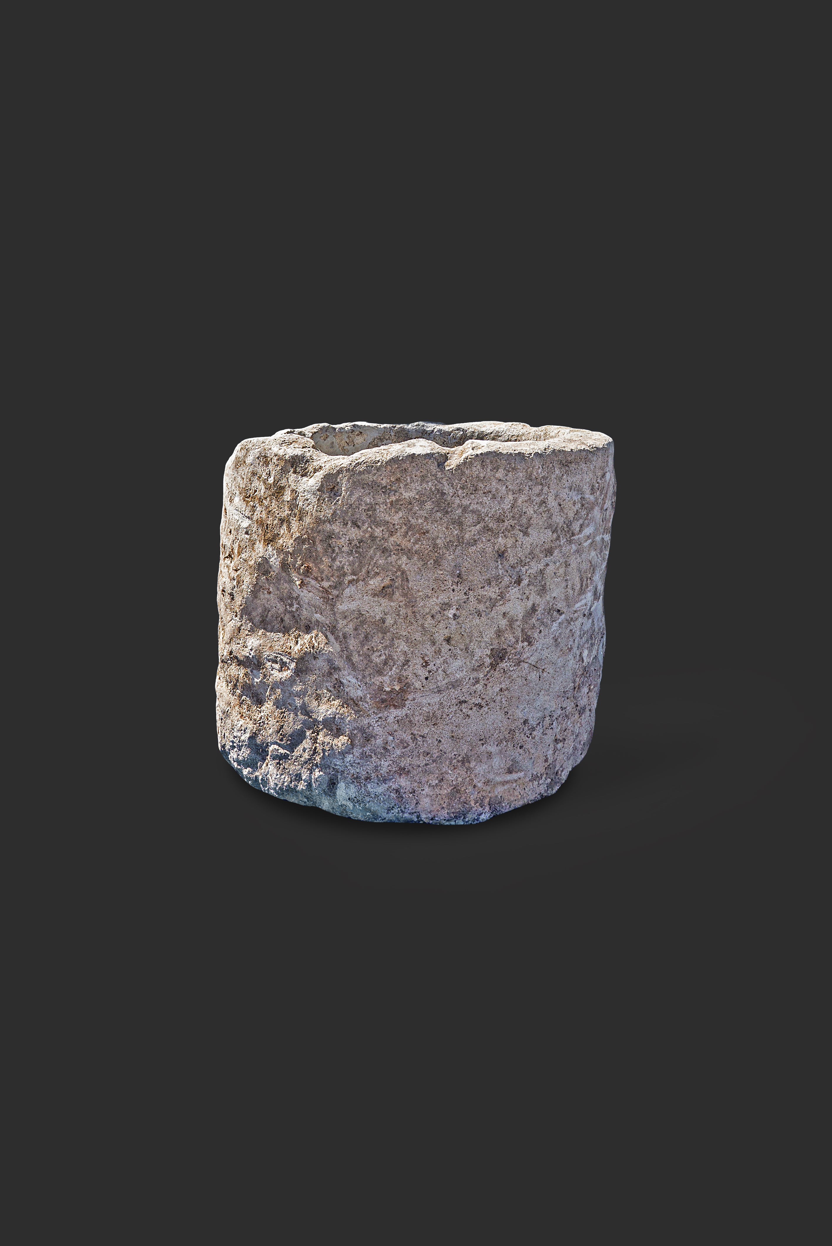 limestone-planter-1068-2
