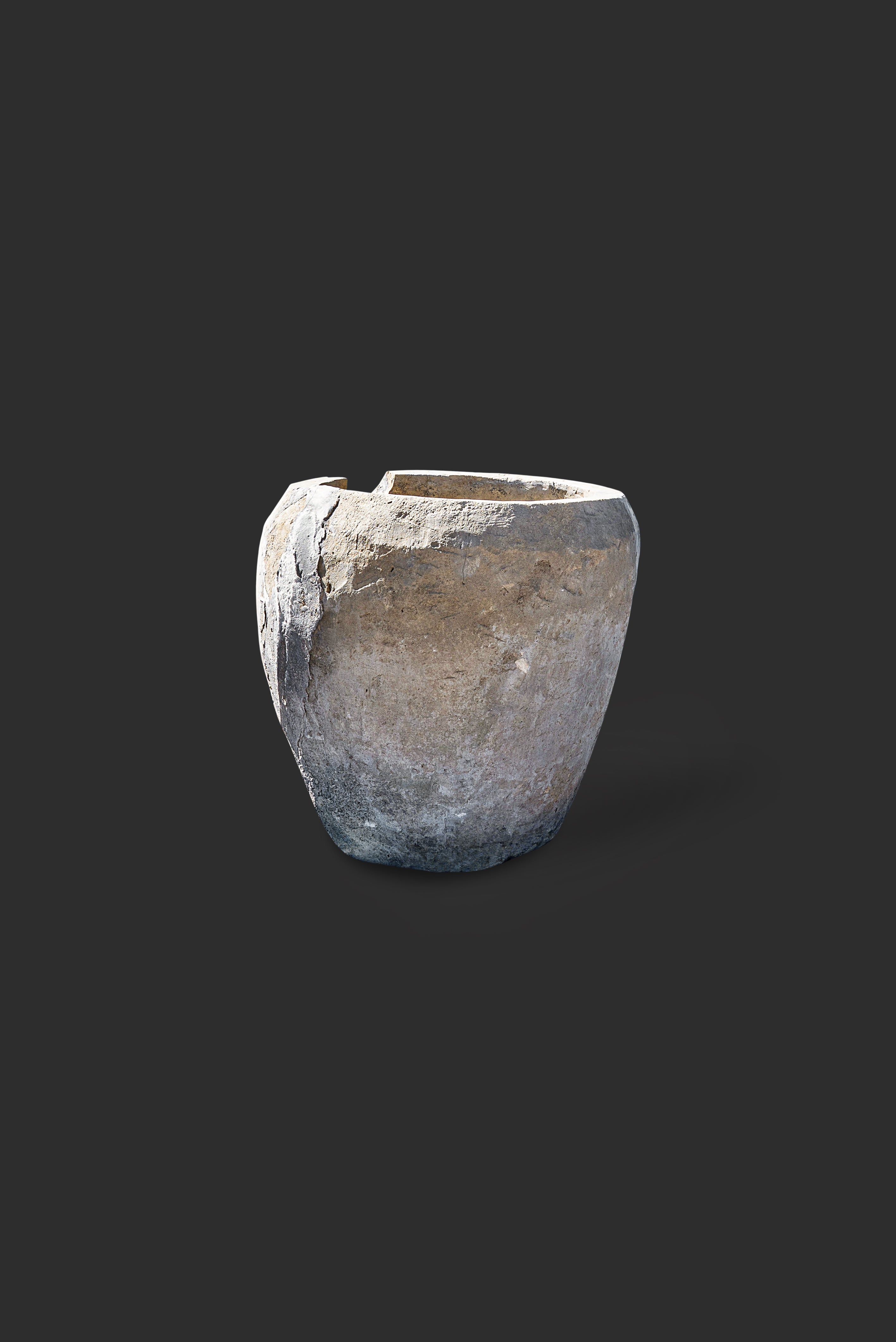 limestone-planter-1069-2