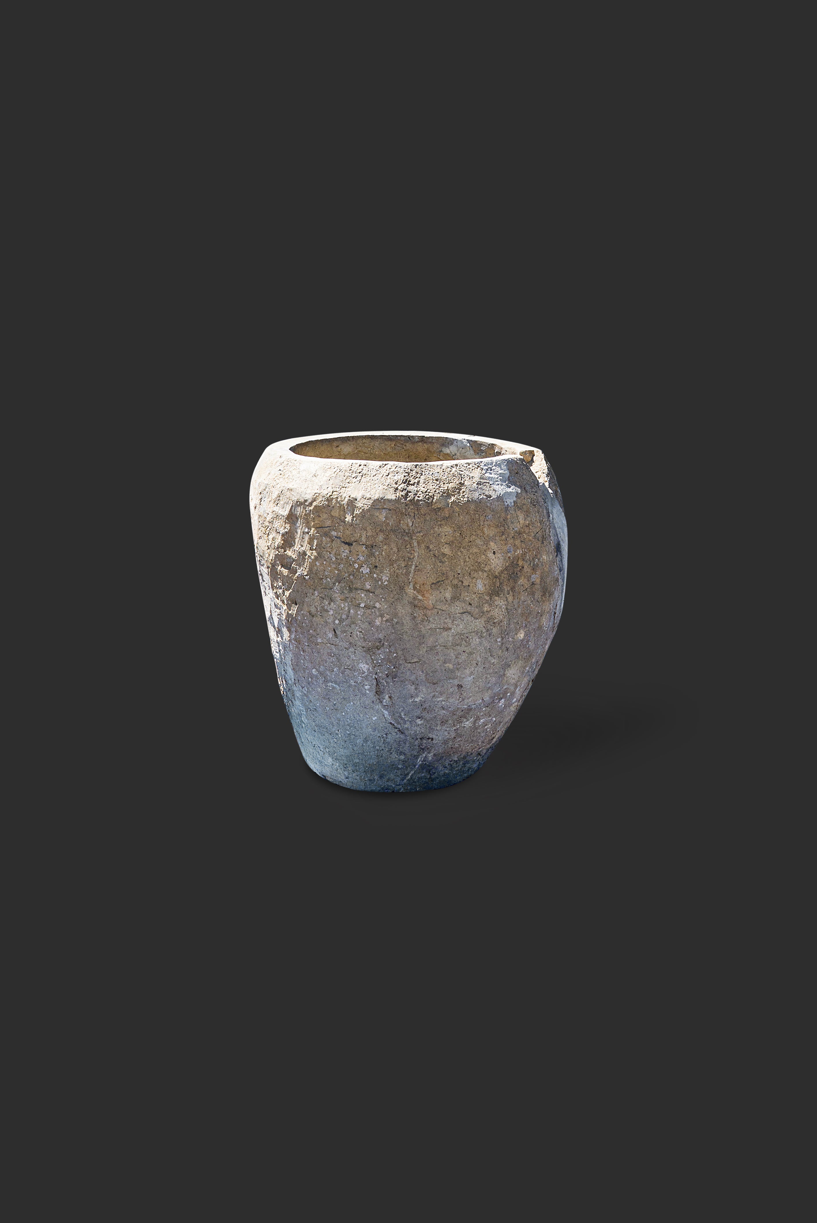 limestone-planter-1069-3