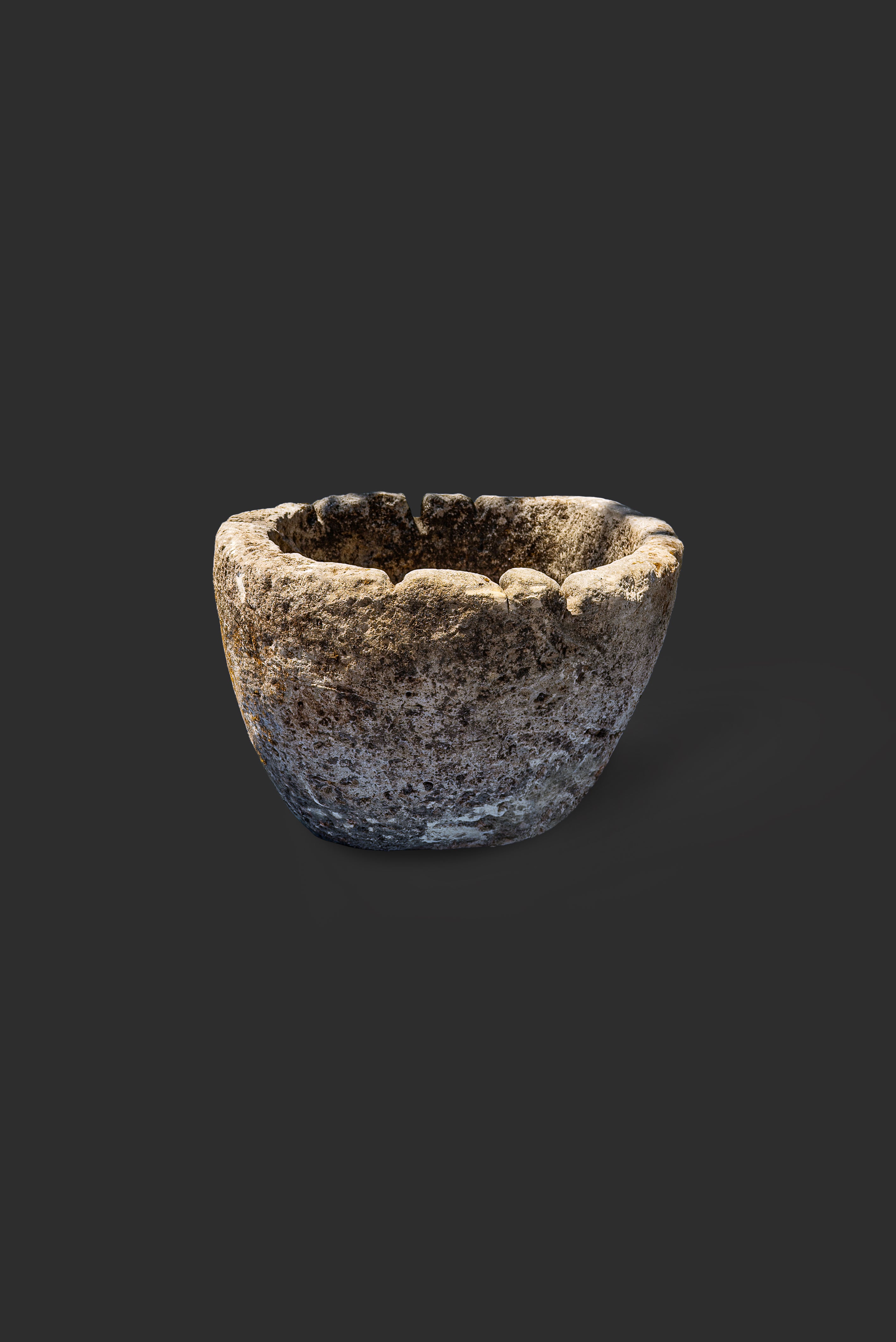 limestone-planter-1090-3