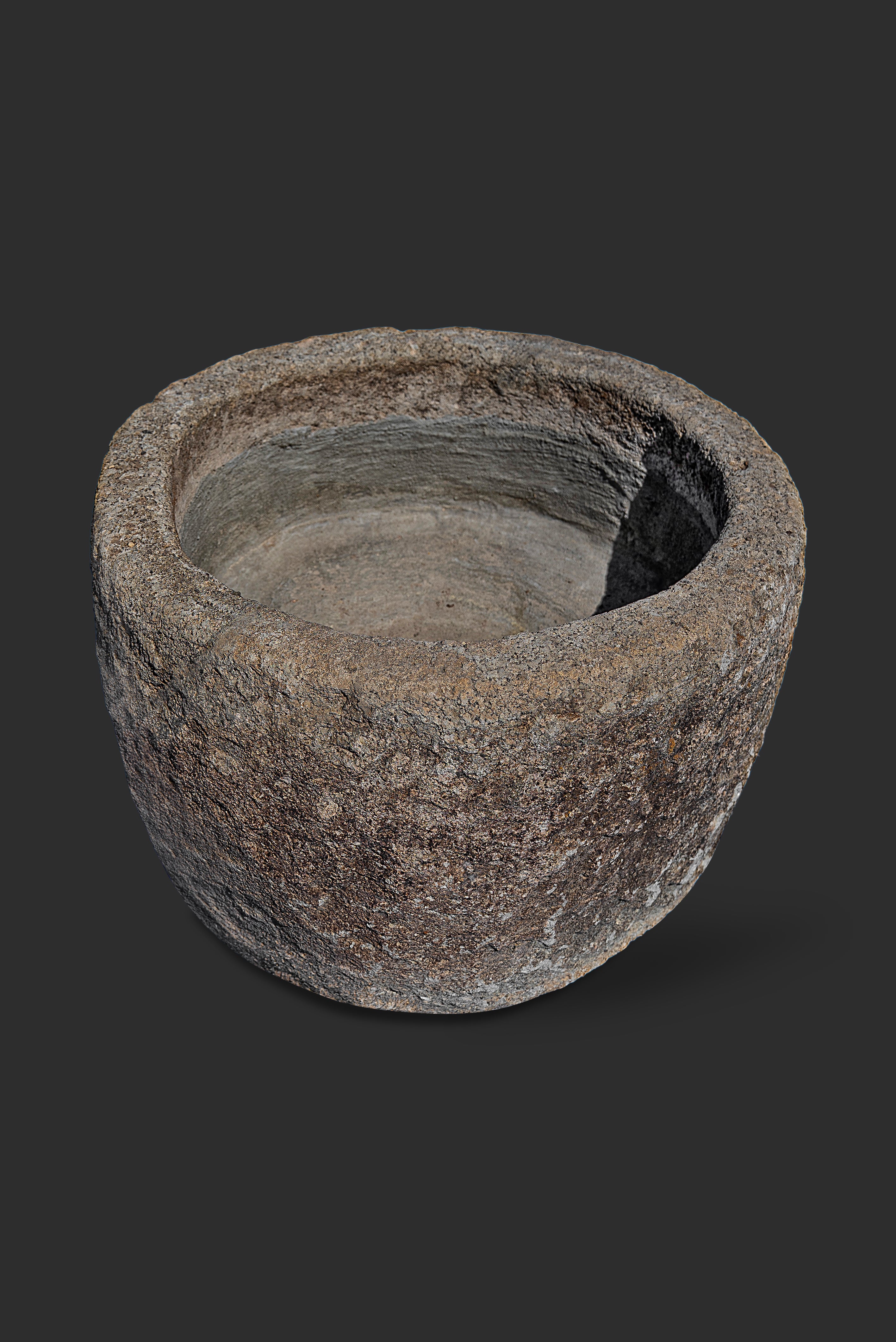 limestone-planter-1009-4