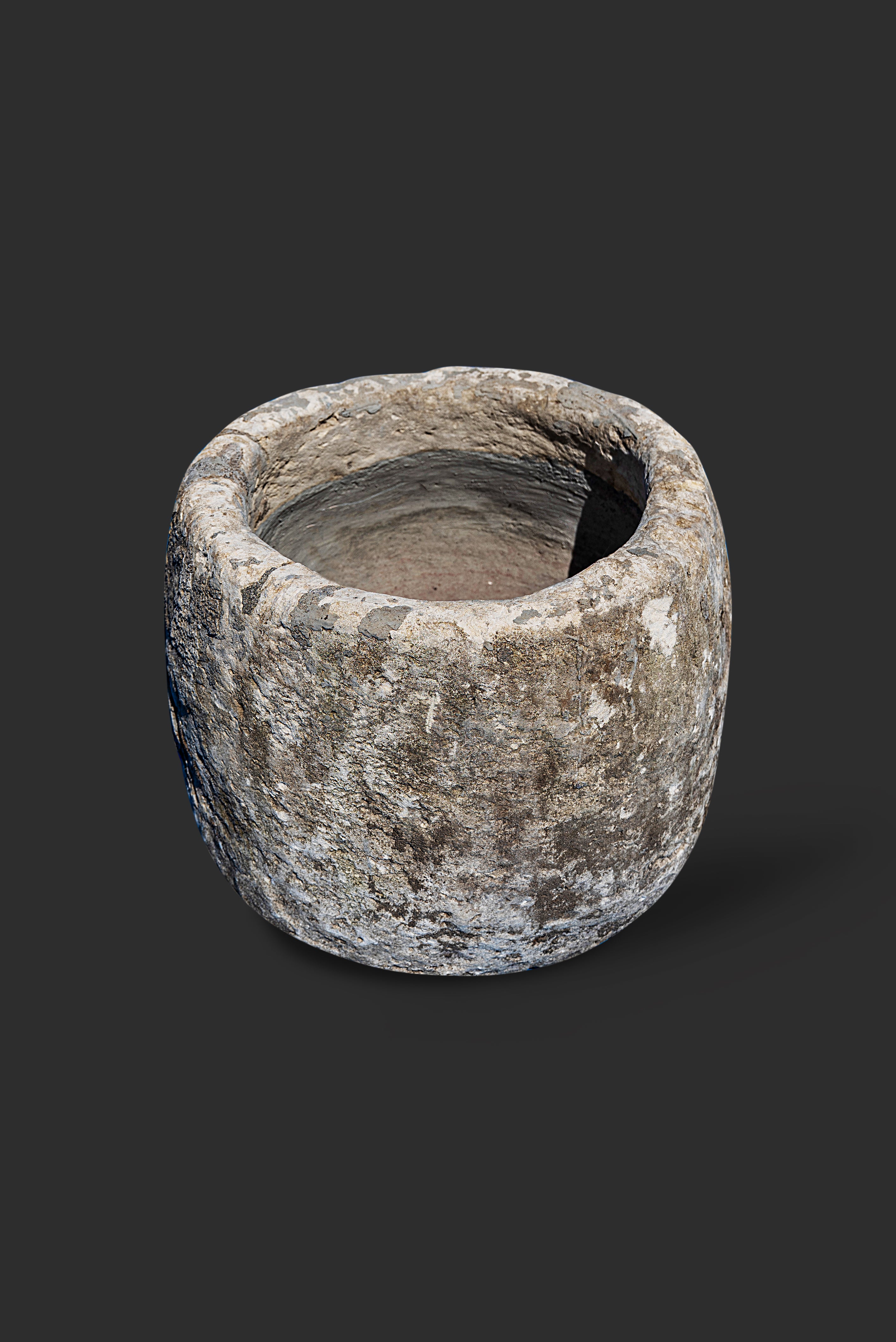 limestone-planter-1013-4